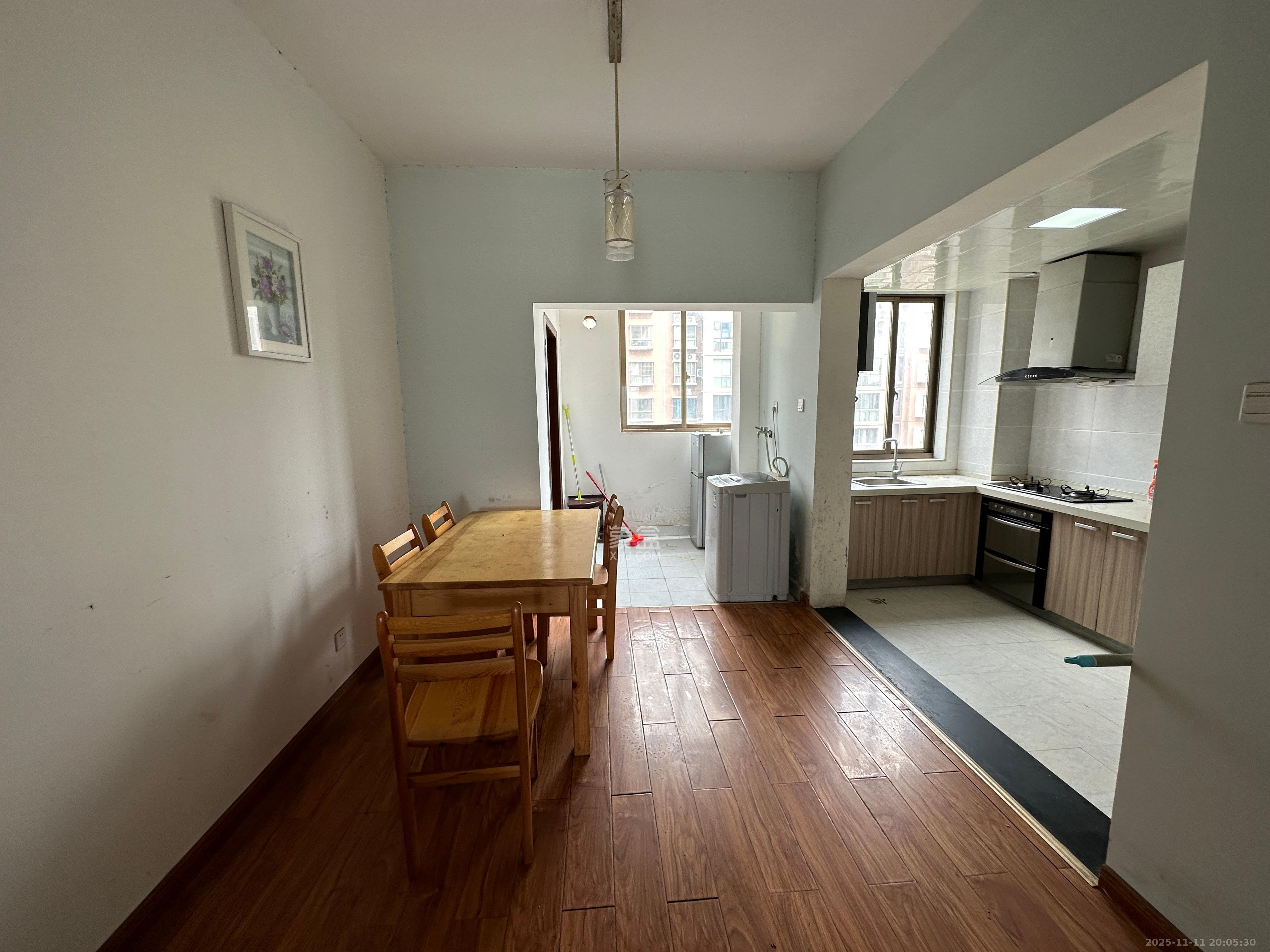 西岸润泽府  6室1厅2卫    3800.0元/月