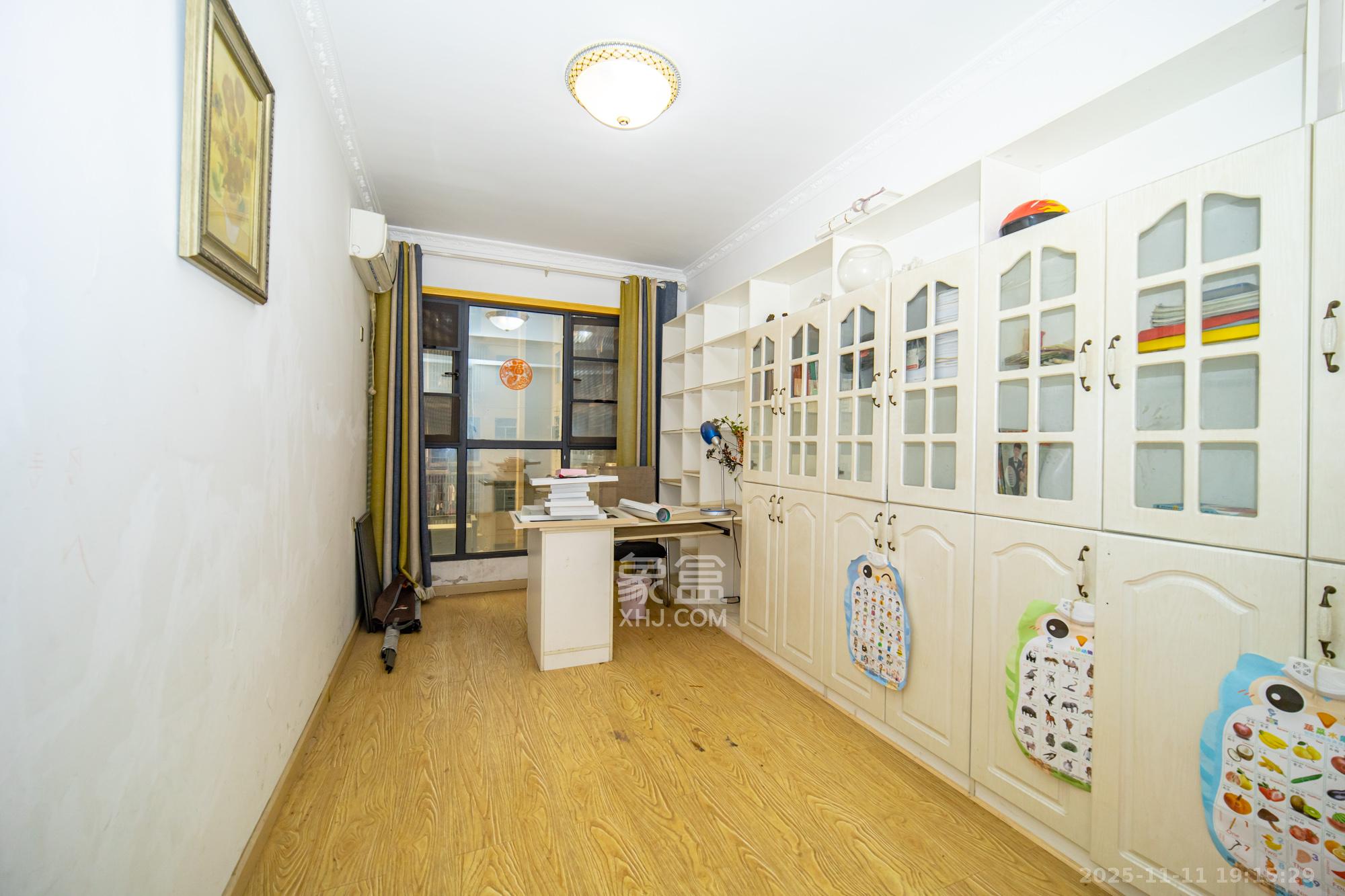 悦湖山  4室2厅1卫    65.0万卧室