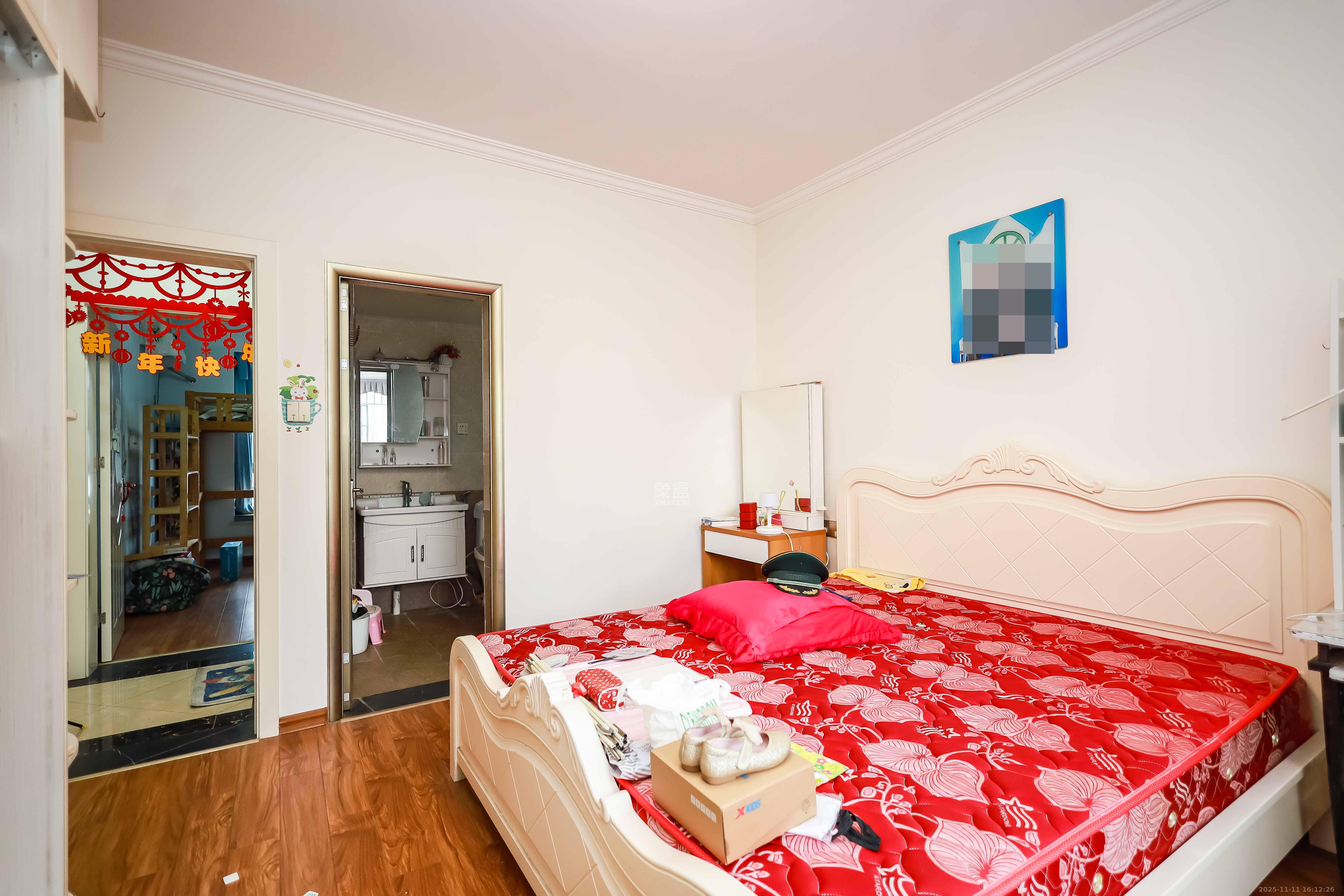 阳光晶城  4室2厅2卫    106.0万卧室