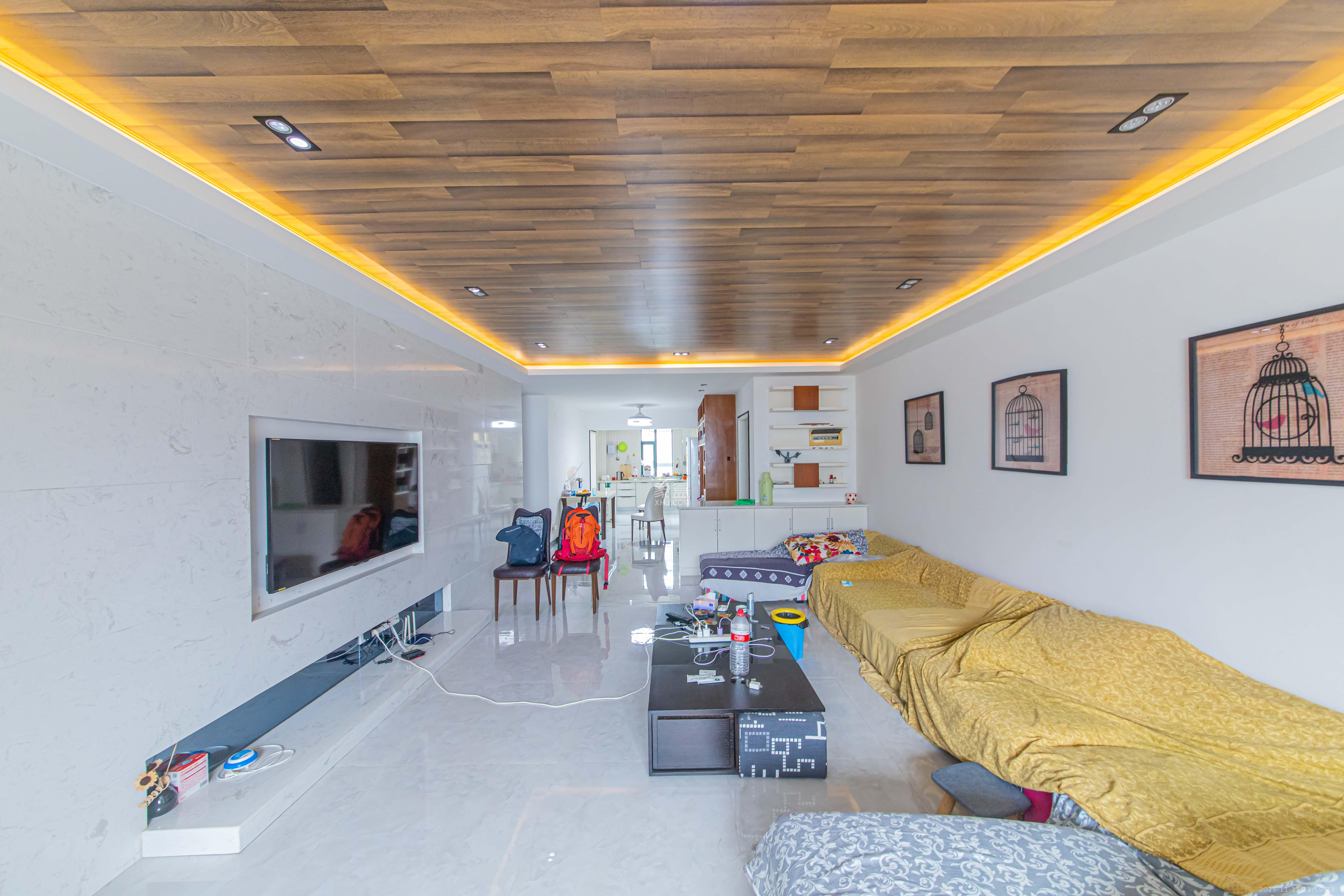 银桂苑  4室2厅2卫    135.0万客厅