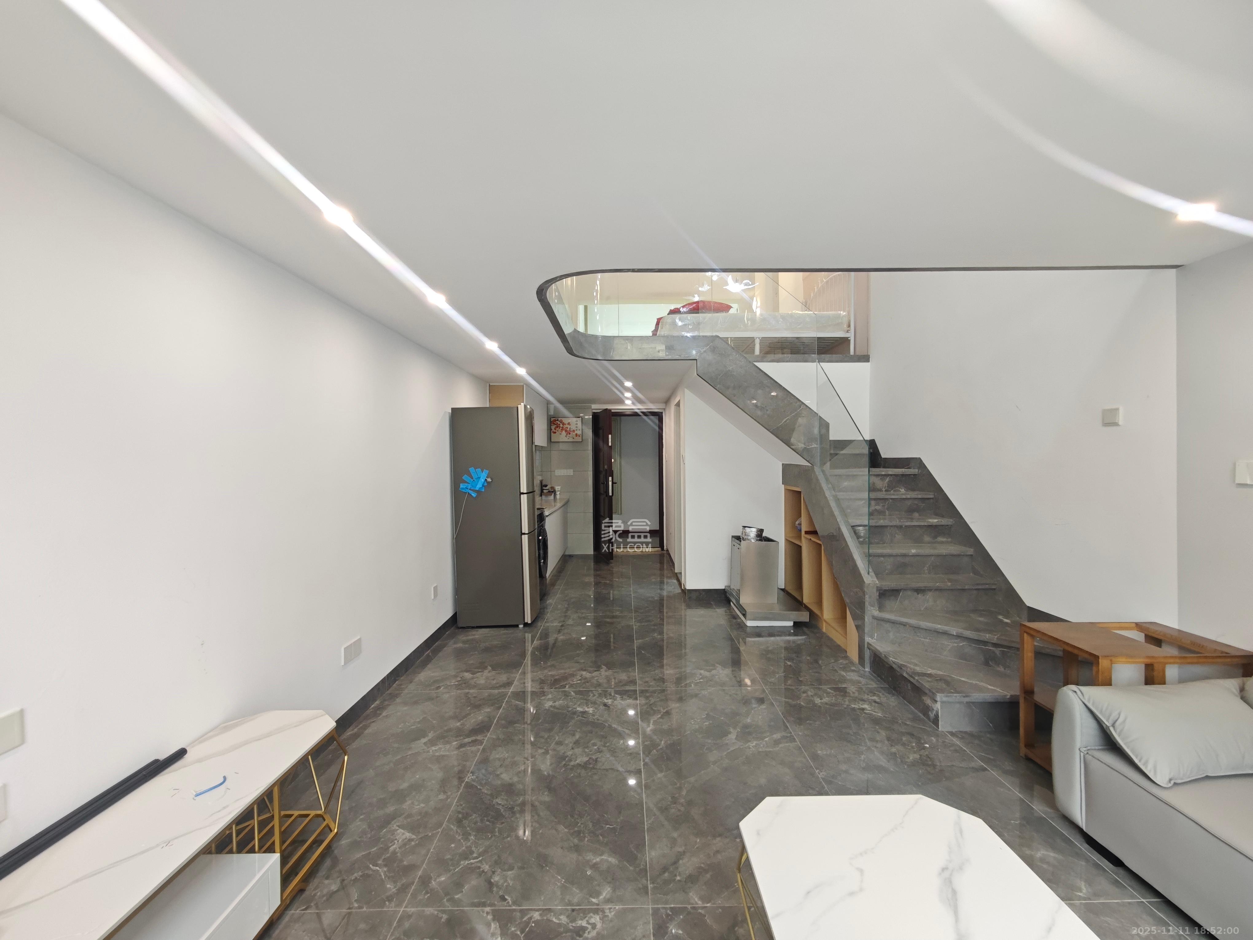 世茂璀璨天城公寓 2室2厅1卫 2400.0元/月 世茂璀璨天城公寓 2室2厅1卫 2400.0元/月室内图