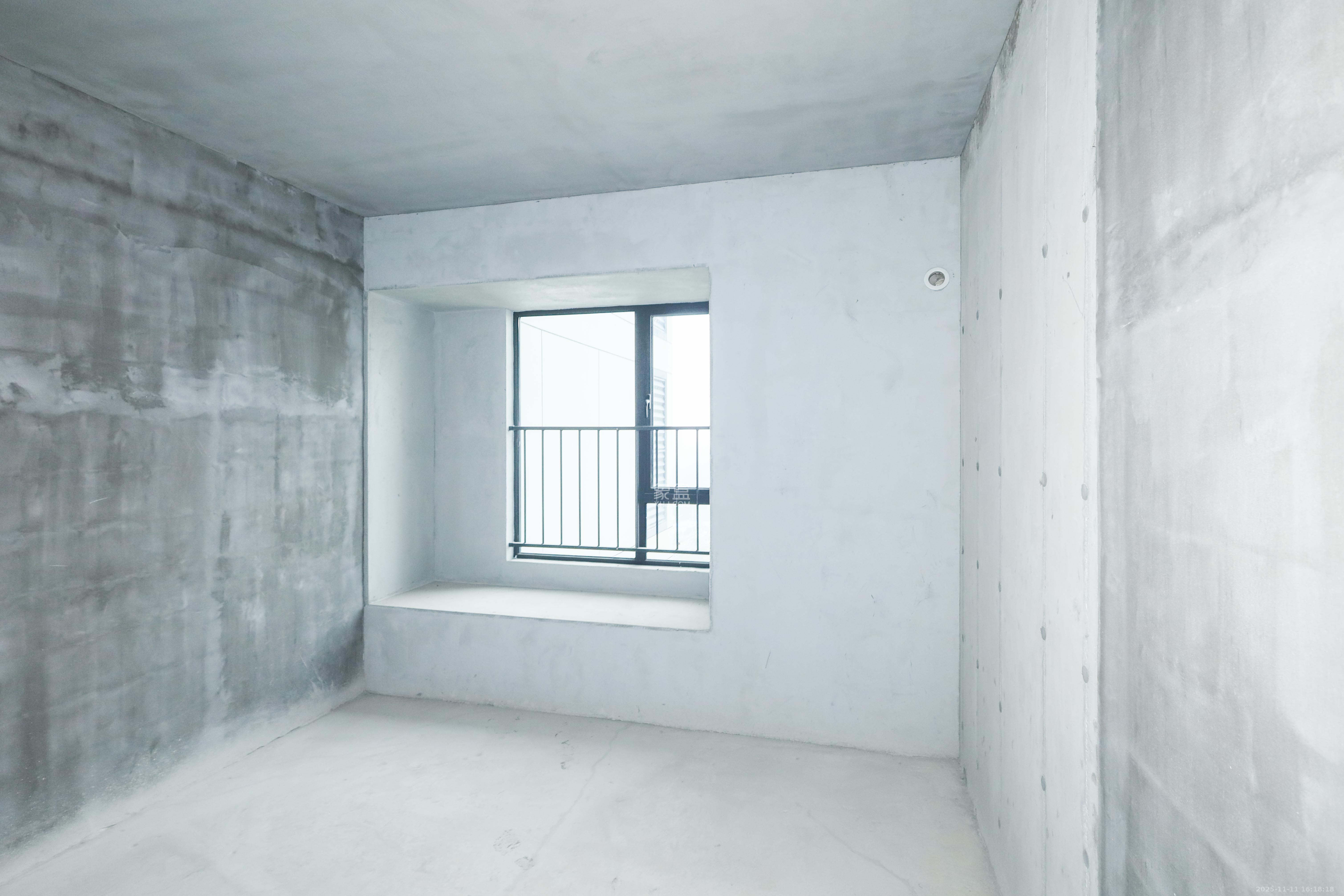 麓谷城市公园  4室2厅2卫    158.0万卧室