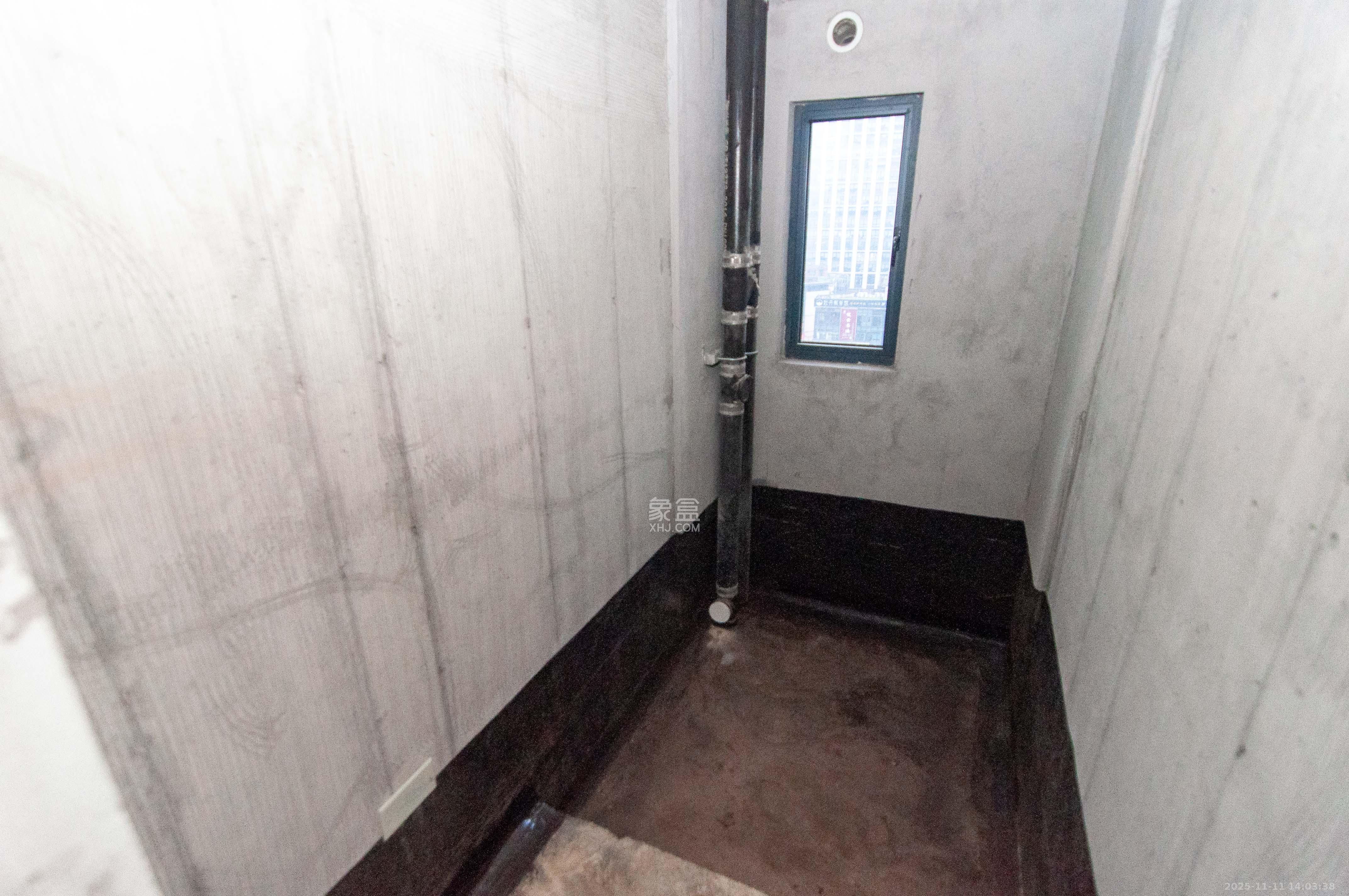 中建梅溪湖中心  4室2厅2卫    180.0万其他