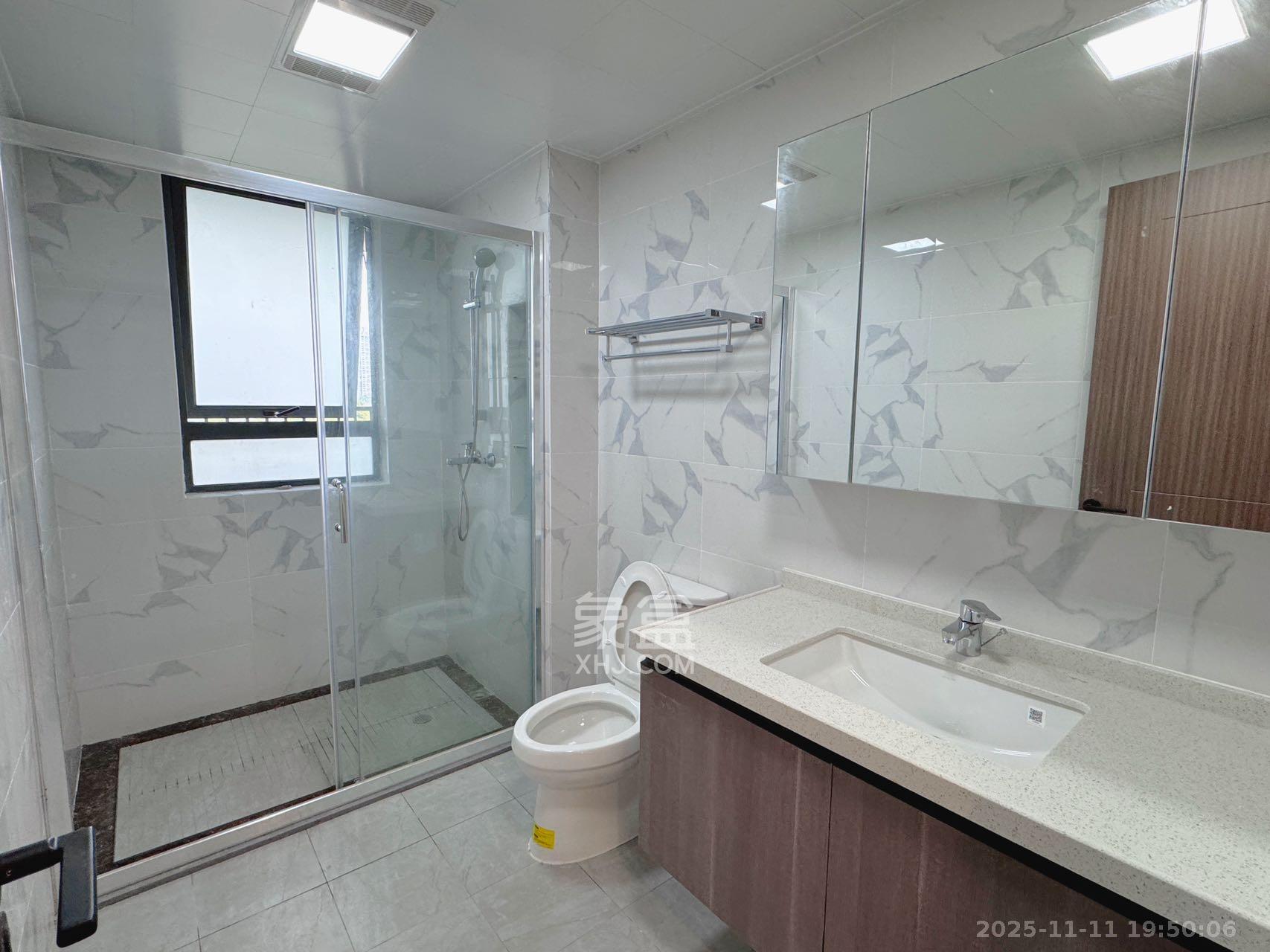 绿地V岛 4室2厅2卫 4600.0元/月 绿地V岛 4室2厅2卫 4600.0元/月室内图