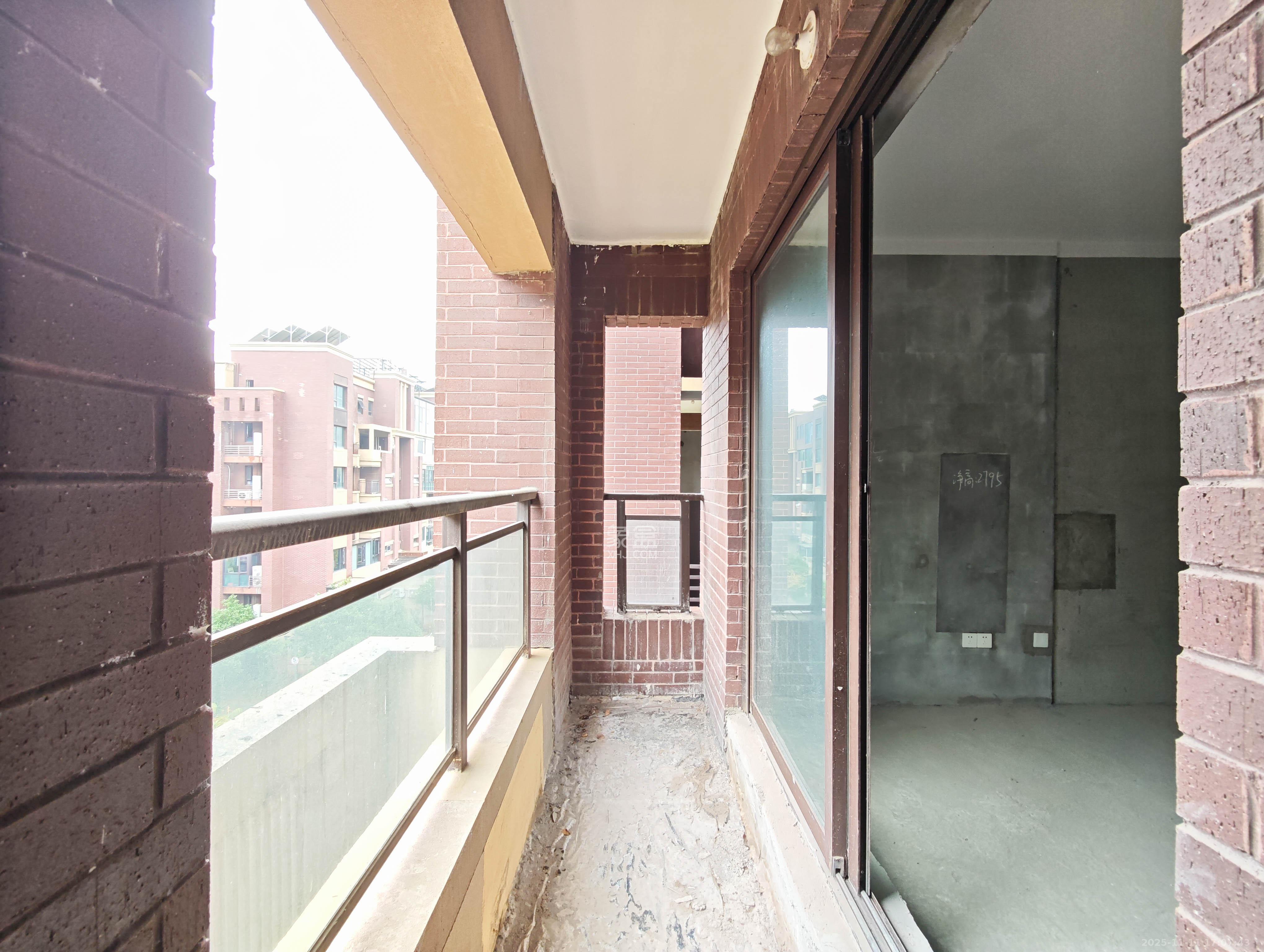 保利城（中航城国际社区、郡原美村）  1室0厅0卫    115.8万阳台