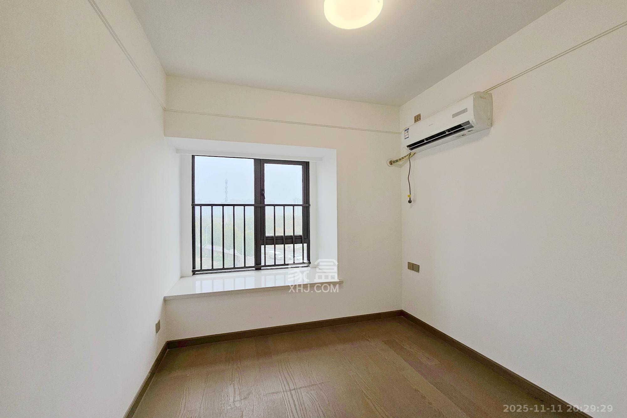 阳光城尚东湾青柠园 4室2厅2卫 140.0万 阳光城尚东湾青柠园 4室2厅2卫 140.0万卧室