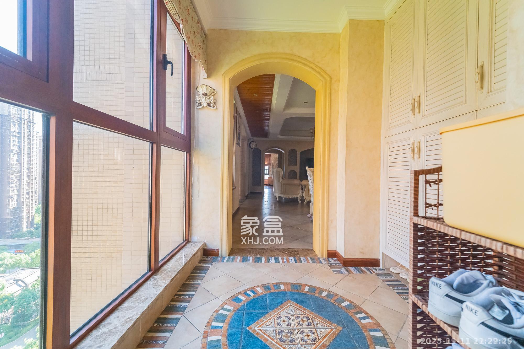 华润凤凰城三期 4室2厅2卫 5000.0元/月 华润凤凰城三期 4室2厅2卫 5000.0元/月室内图