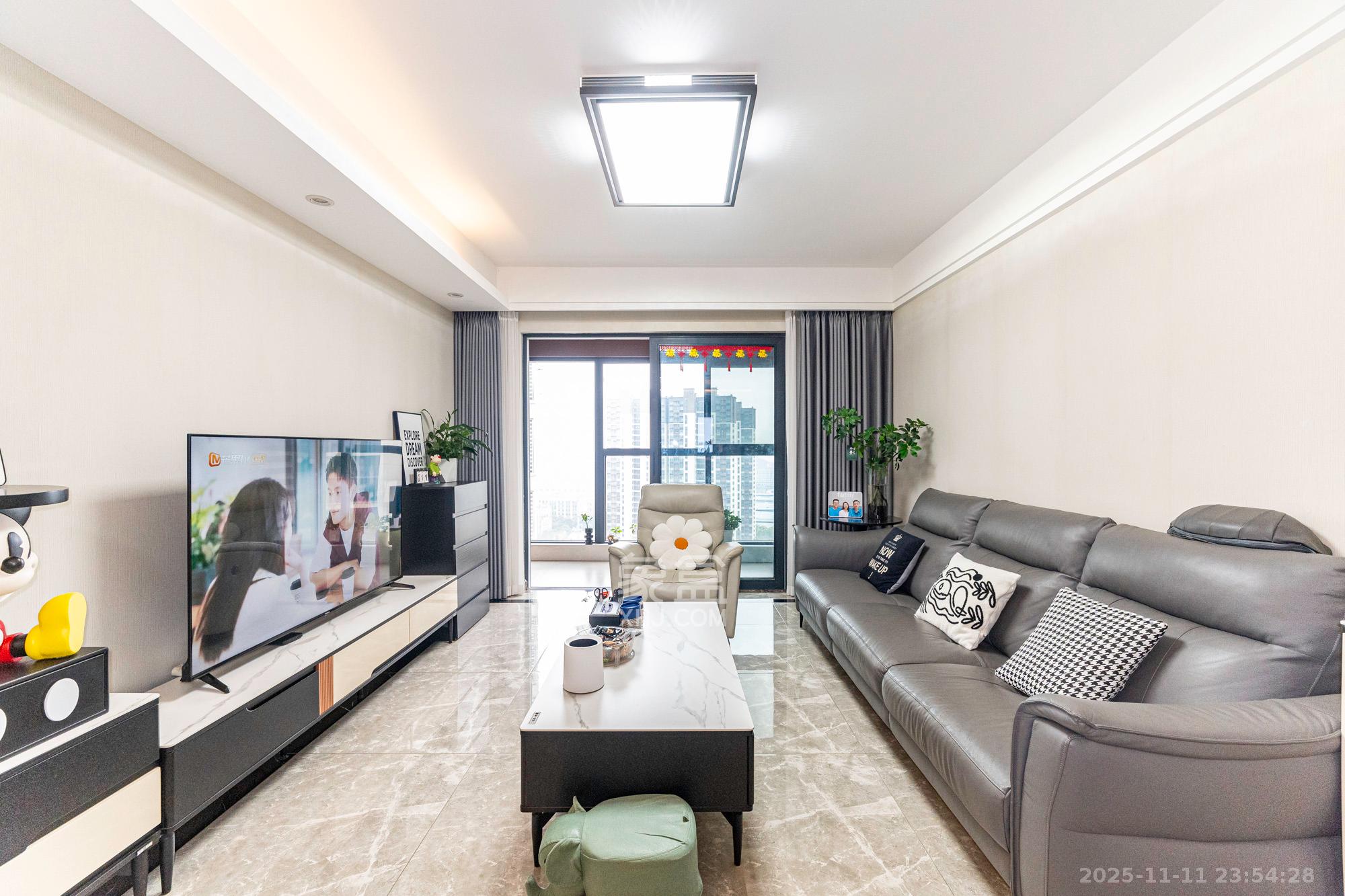 华远碧桂园海蓝城 4室2厅2卫 102.0万 华远碧桂园海蓝城 4室2厅2卫 102.0万客厅