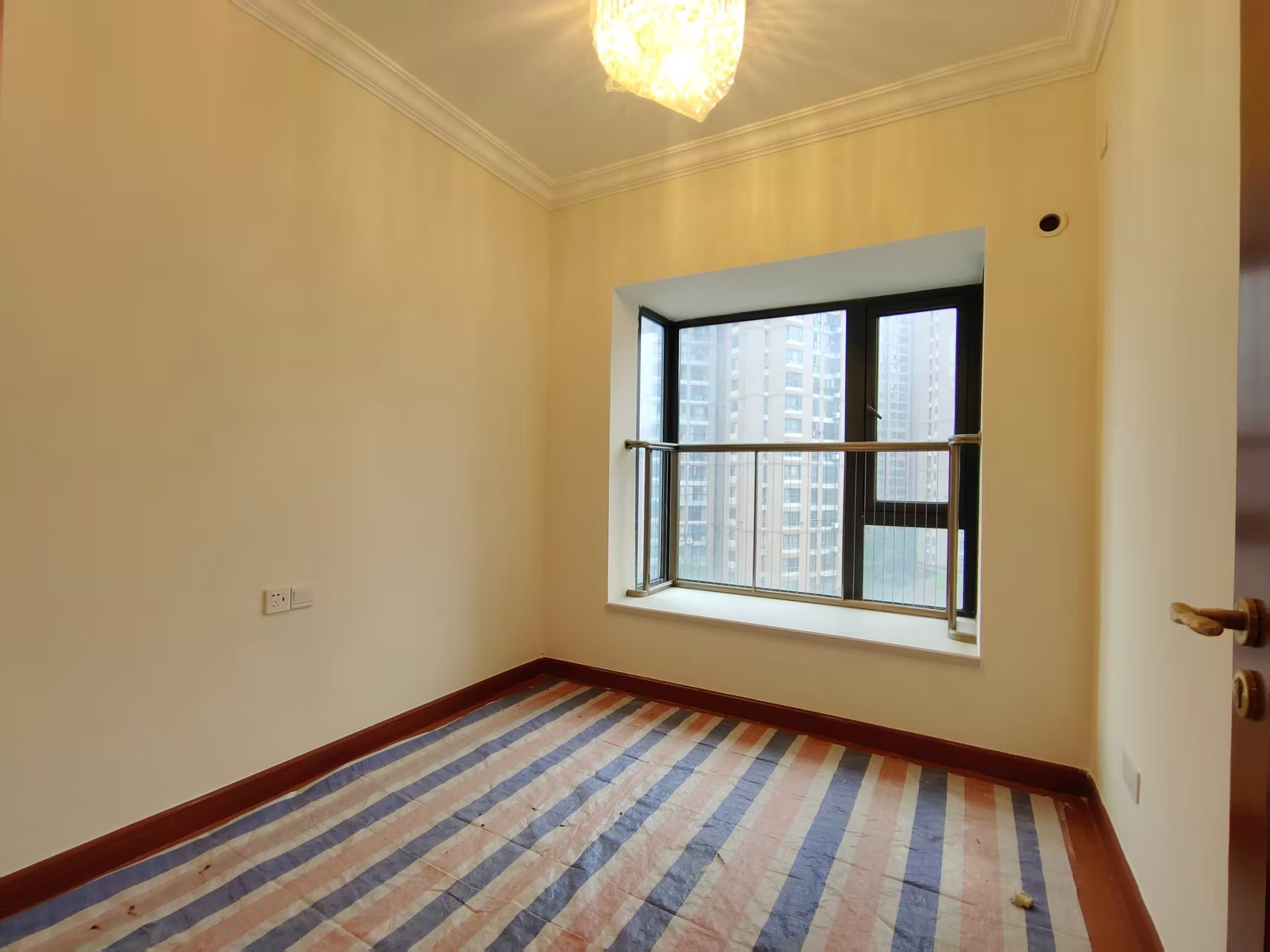 恒大华府  3室2厅2卫    68.0万室内图