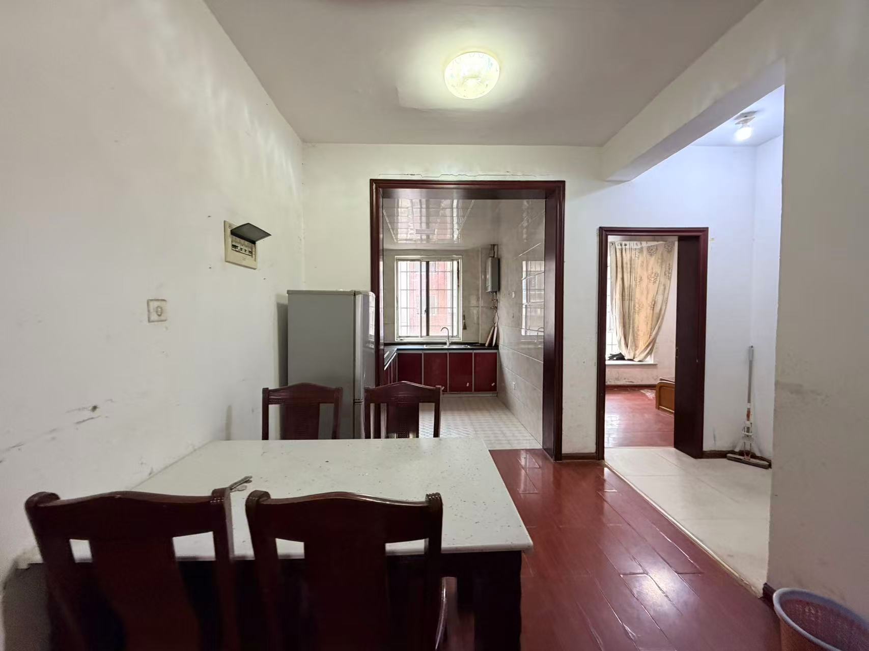 安泰小区  3室2厅2卫    39.0万室内图