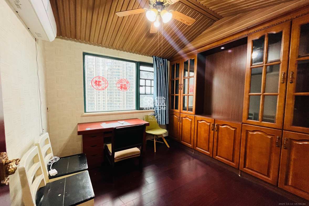 恒大御景湾 3室2厅2卫 3200.0元/月 恒大御景湾 3室2厅2卫 3200.0元/月室内图