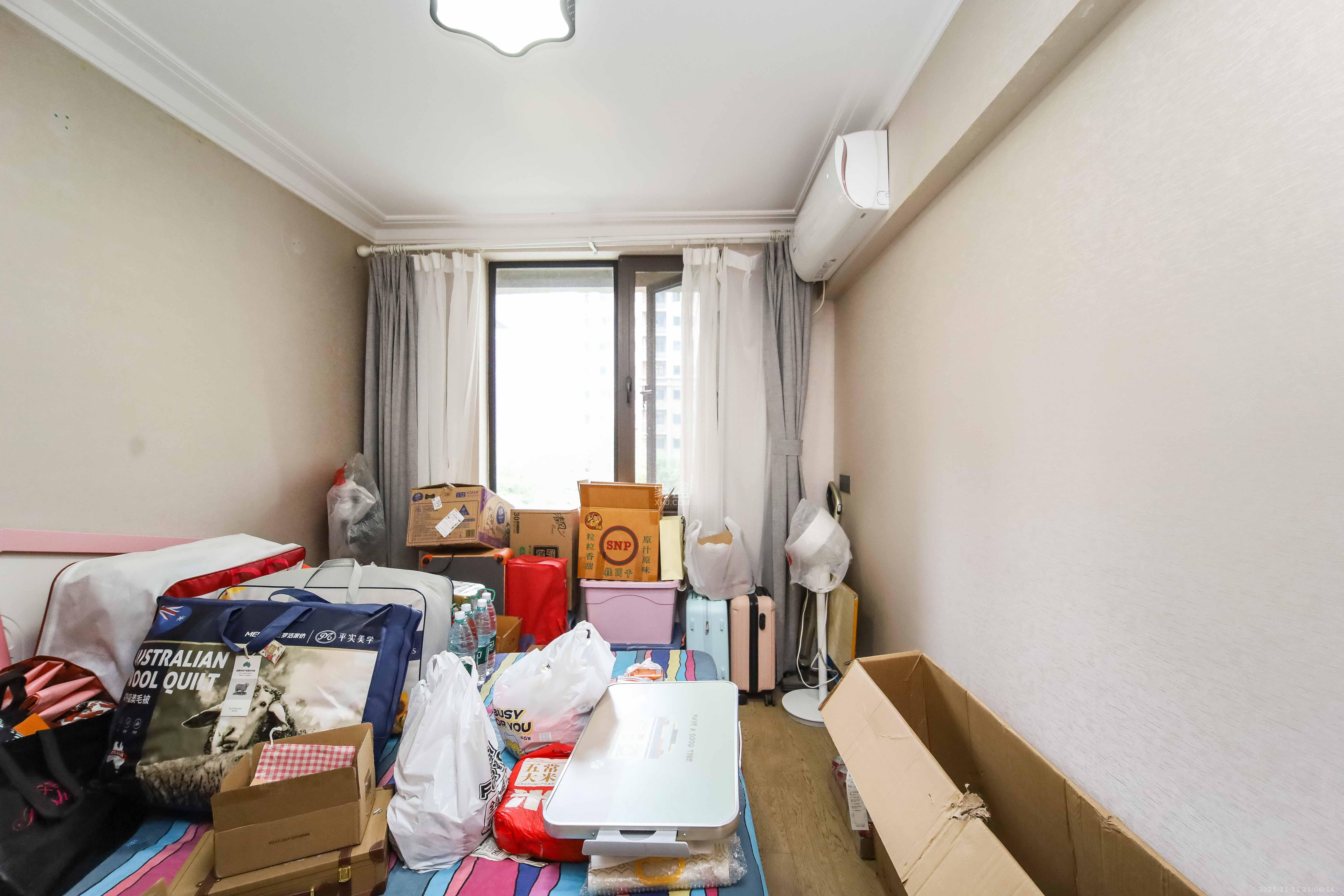 万科金域蓝湾  4室2厅2卫    159.0万卧室