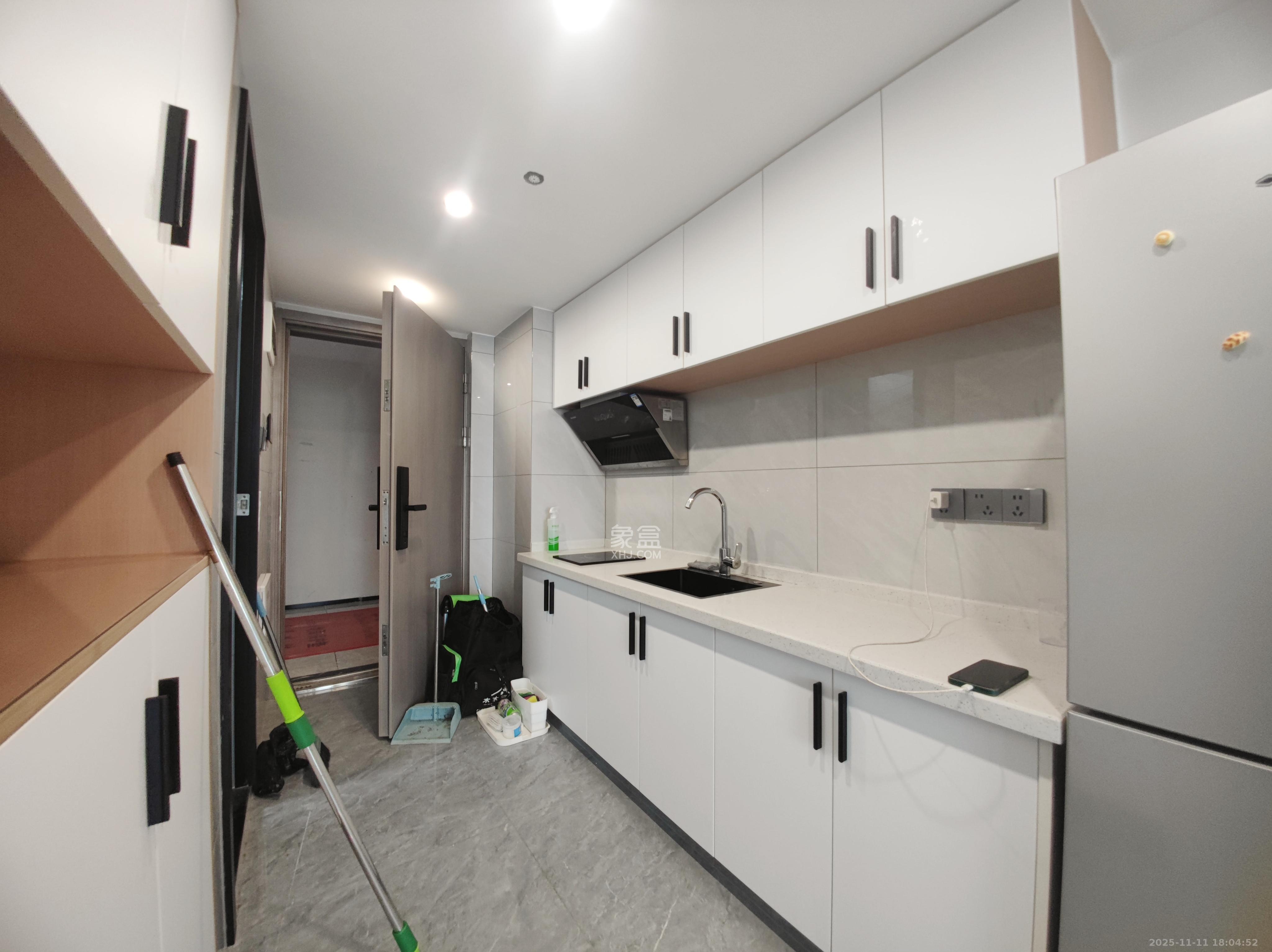 藏珑湖上公馆 2室2厅0卫 2200.0元/月 藏珑湖上公馆 2室2厅0卫 2200.0元/月室内图