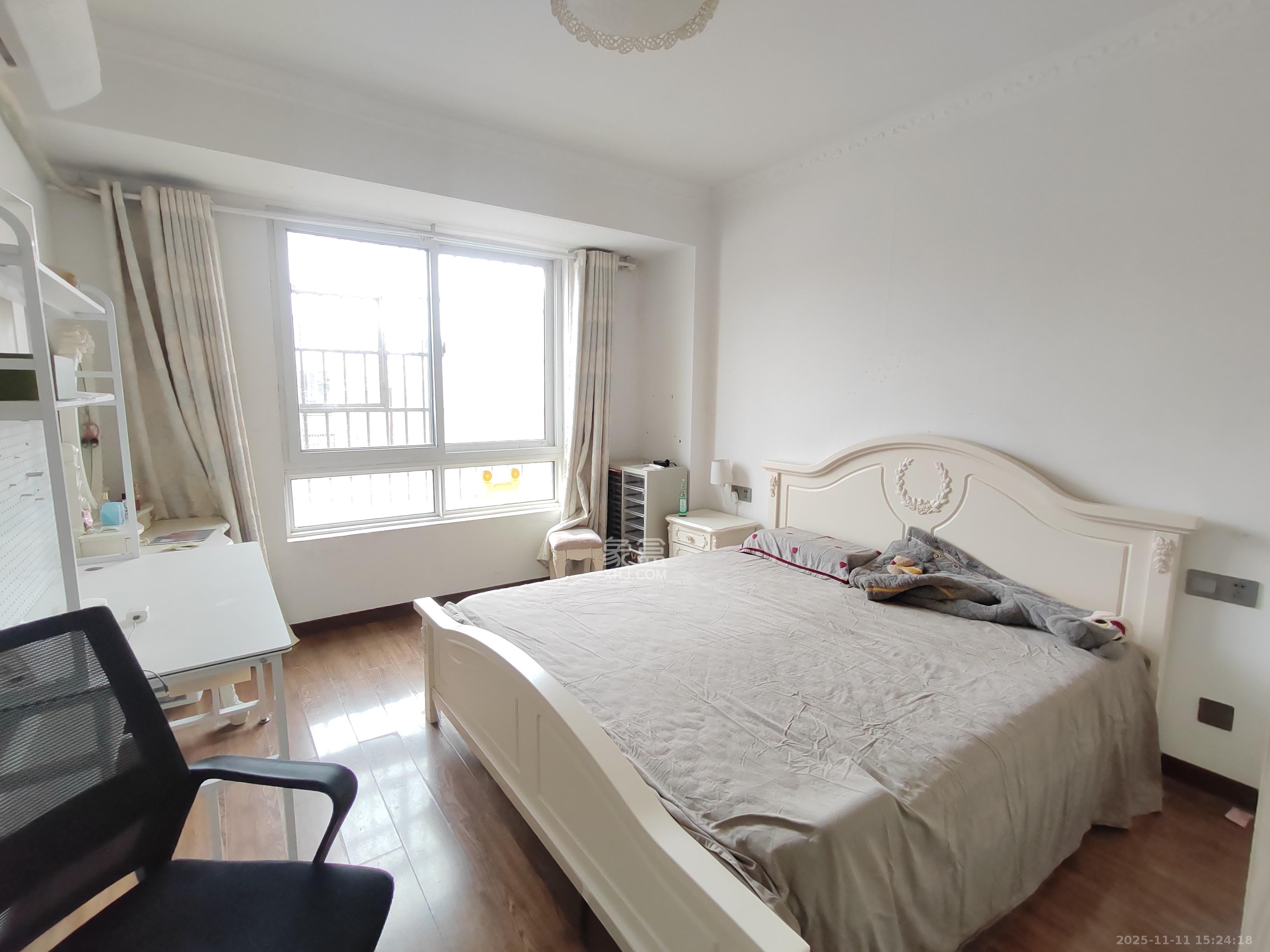 山水湾  2室2厅1卫    1600.0元/月室内图