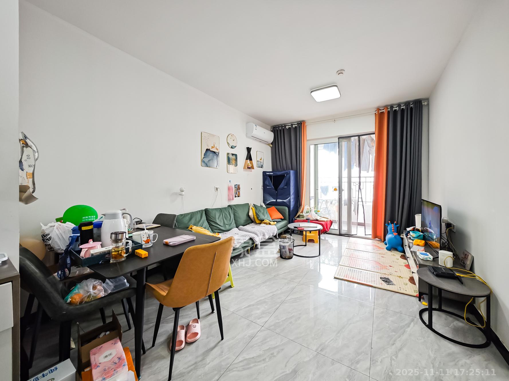 绿地海外滩一期 1室1厅1卫 55.0万 绿地海外滩一期 1室1厅1卫 55.0万客厅