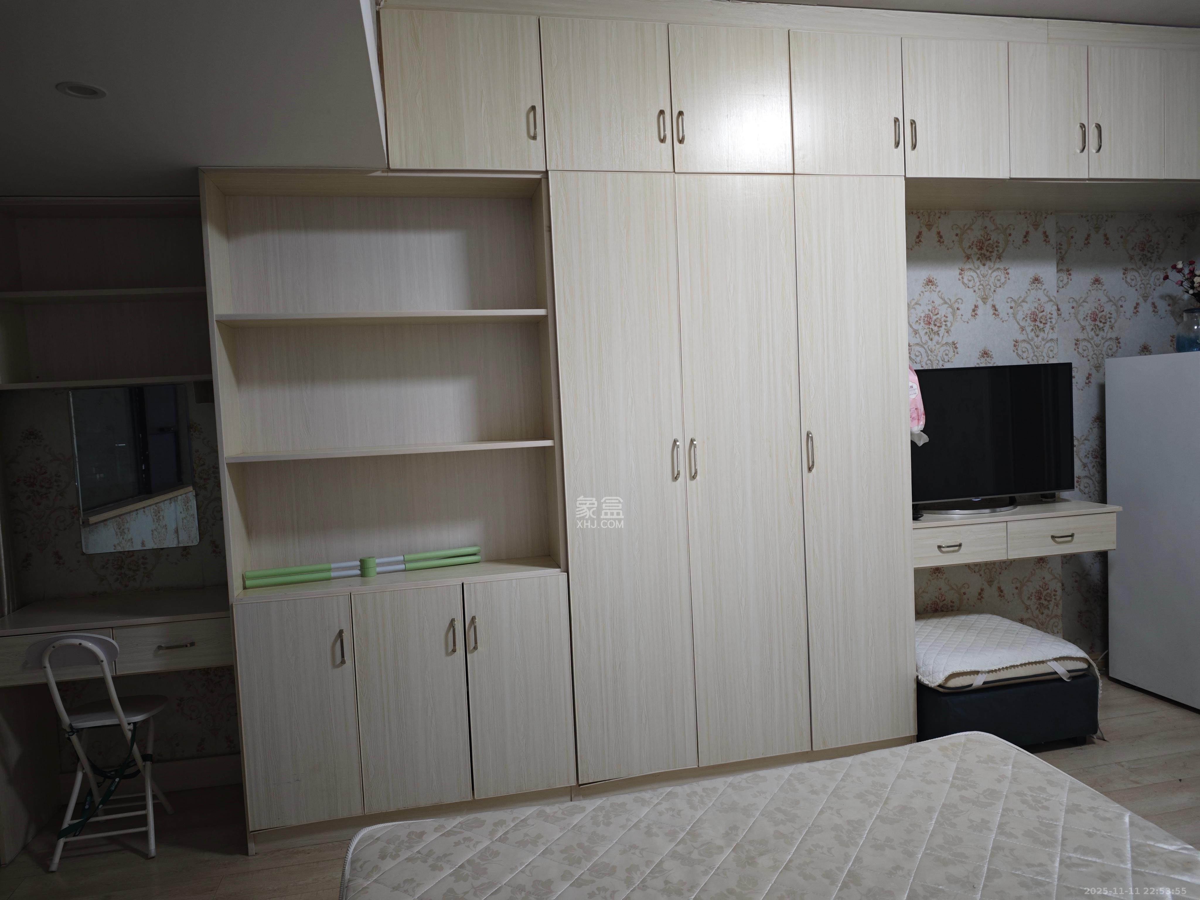 五江天街北区  1室1厅1卫    1300.0元/月室内图1