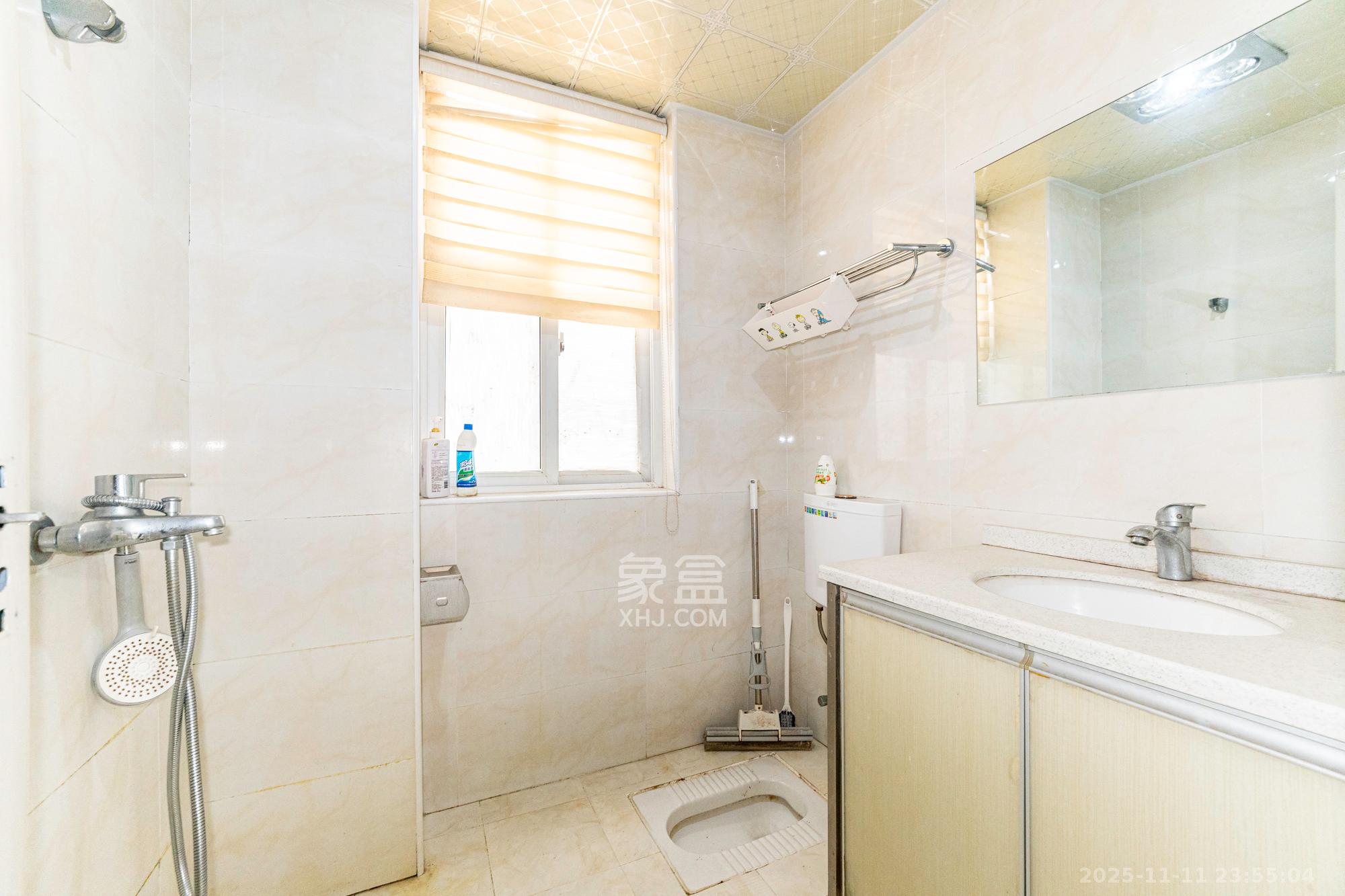 光明城市(星辰青年城) 2室1厅1卫 30.8万 光明城市(星辰青年城) 2室1厅1卫 30.8万卫生间