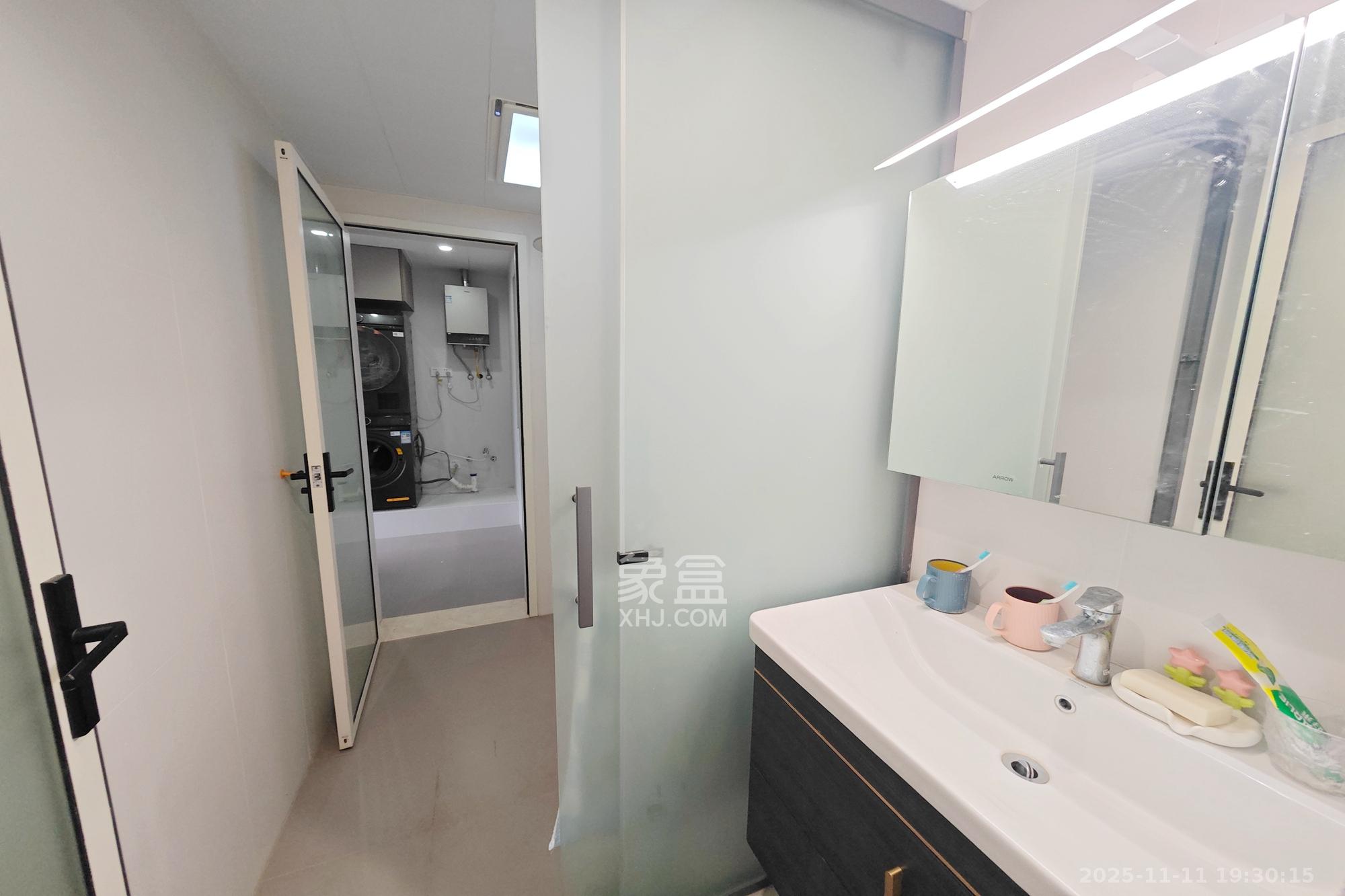 保利大都汇四期  3室2厅2卫    143.0万其他