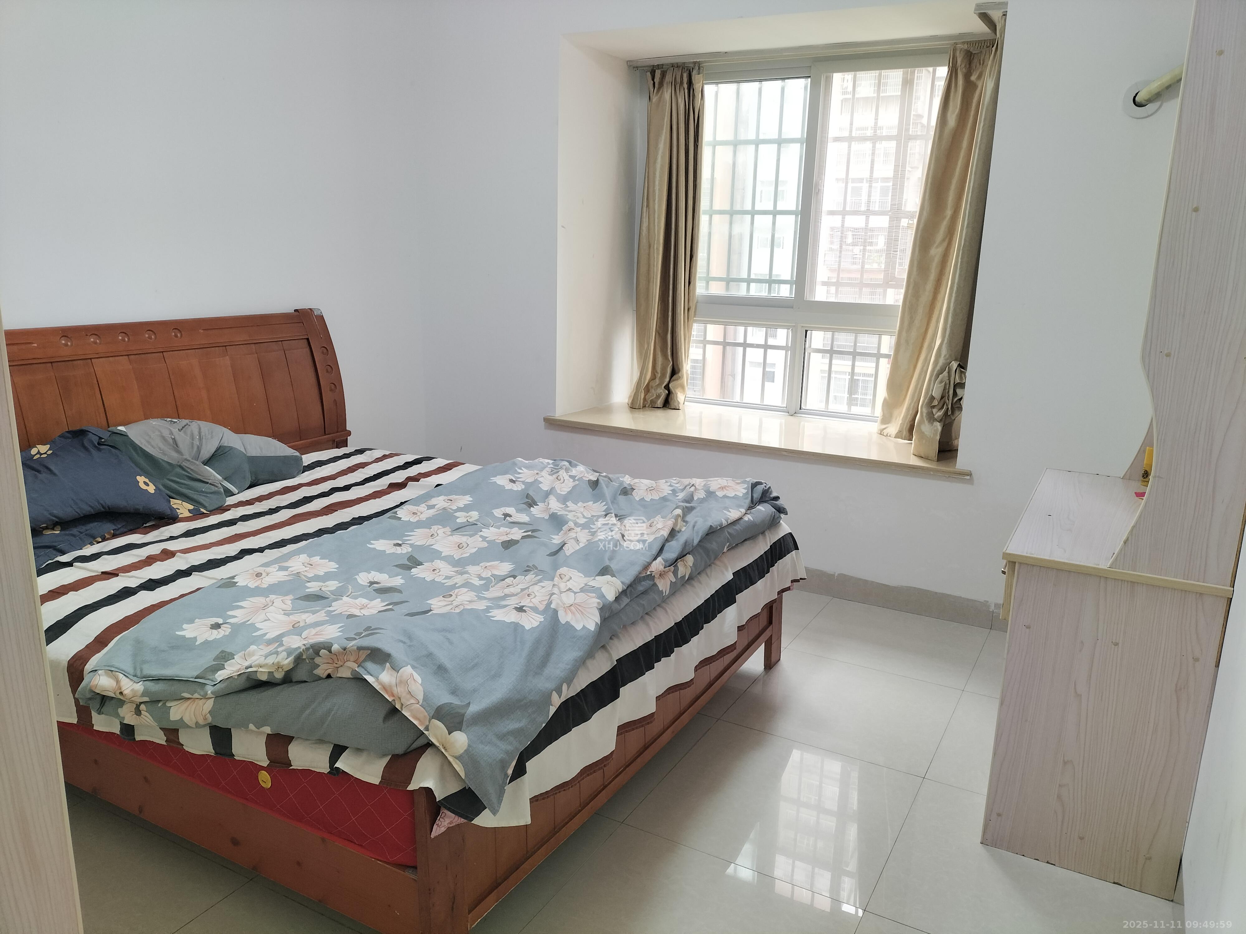 骑龙安置小区  3室2厅2卫    2400.0元/月室内图