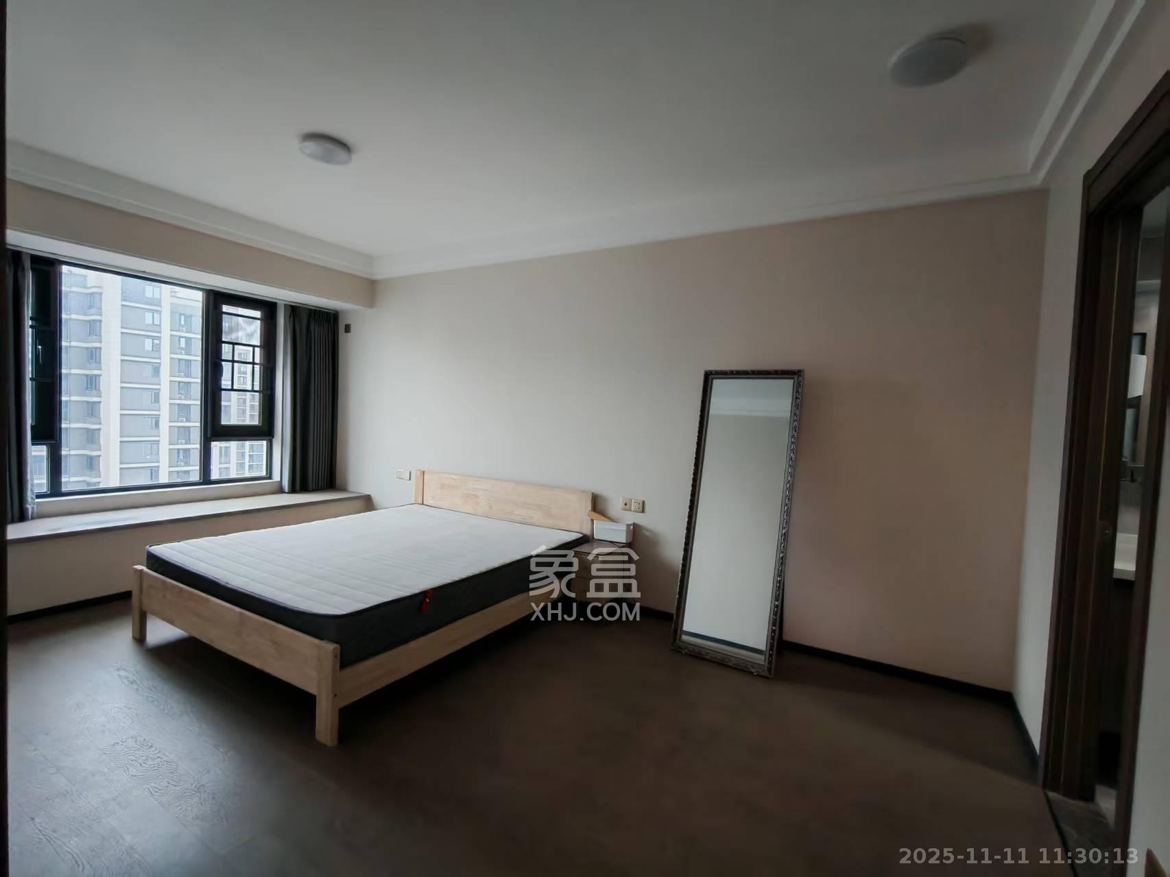 中海阅麓山一期  3室2厅2卫    3000.0元/月室内图