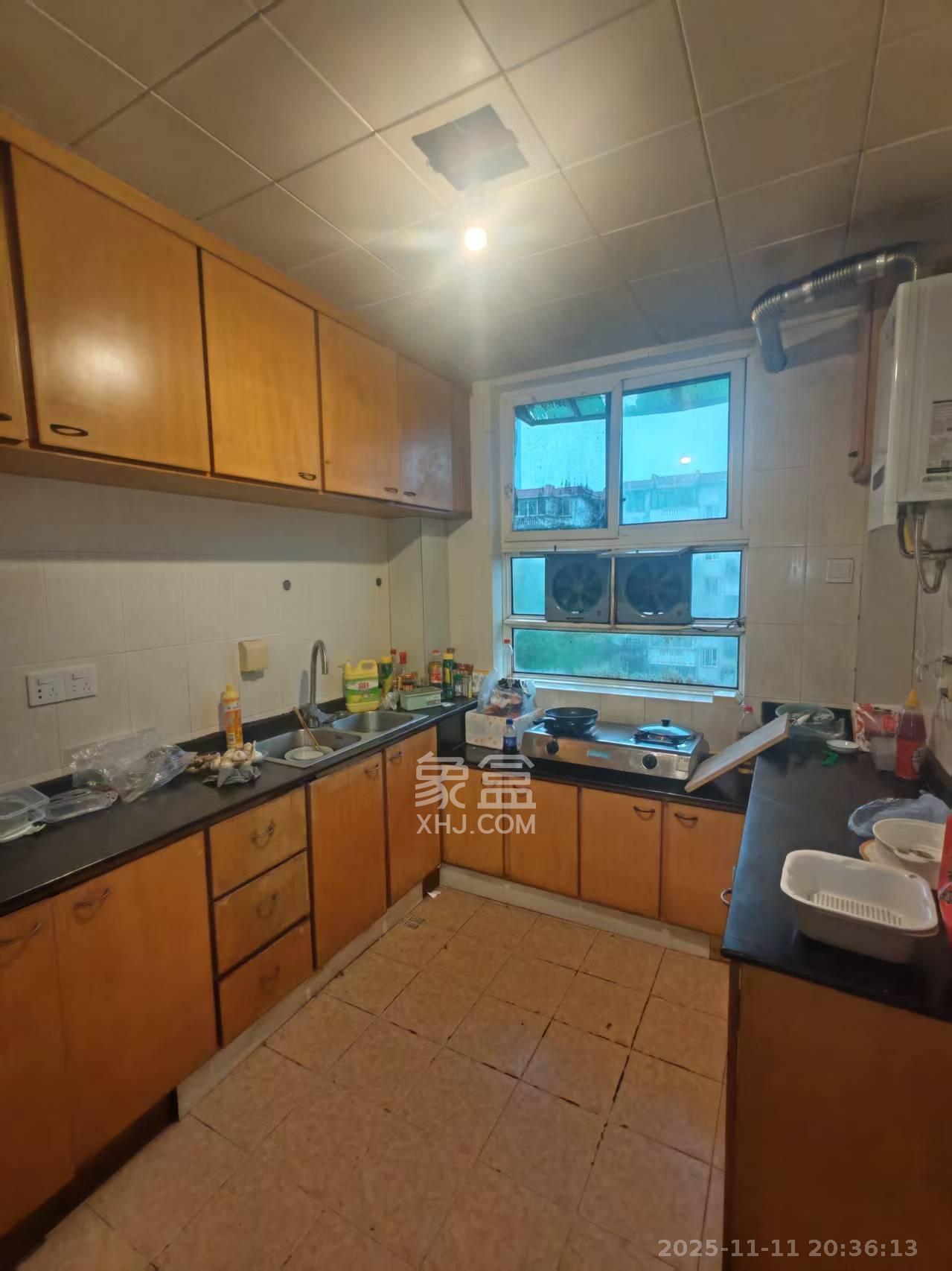 德政园  3室1厅1卫    1900.0元/月室内图