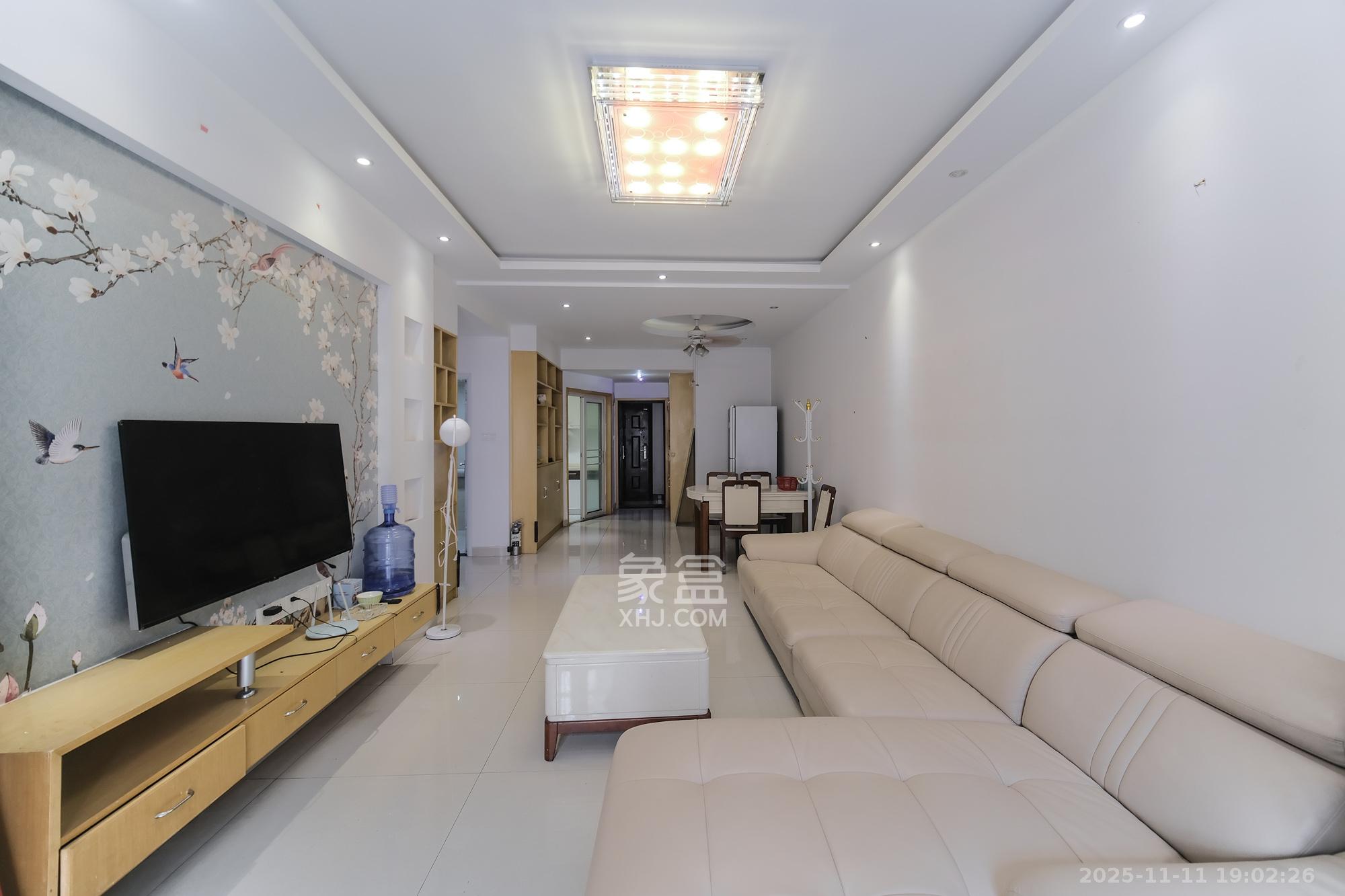 山水湾  2室2厅1卫    45.0万客厅