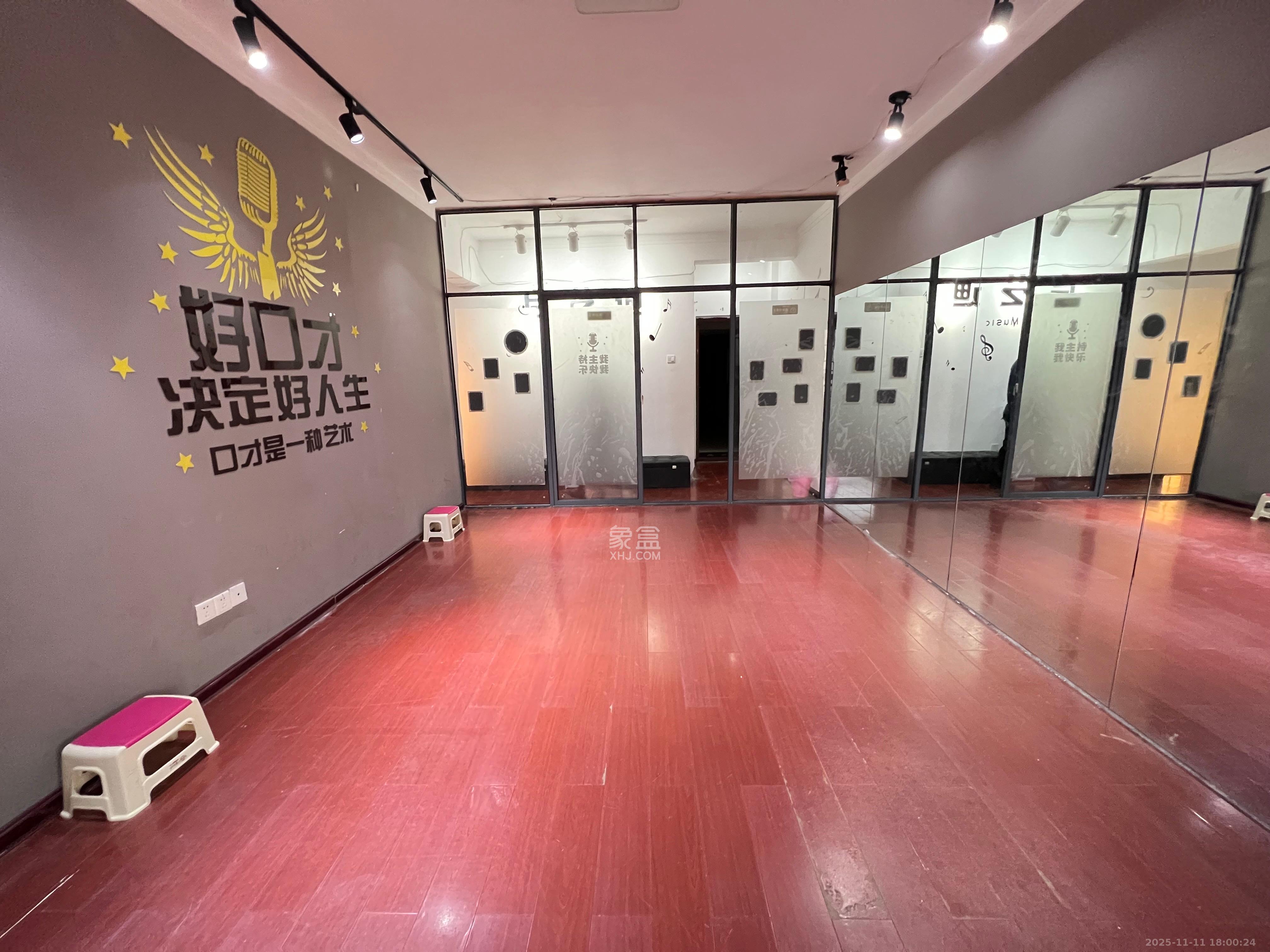 上河国际C区 1室2厅1卫 2800.0元/月 上河国际C区 1室2厅1卫 2800.0元/月室内图