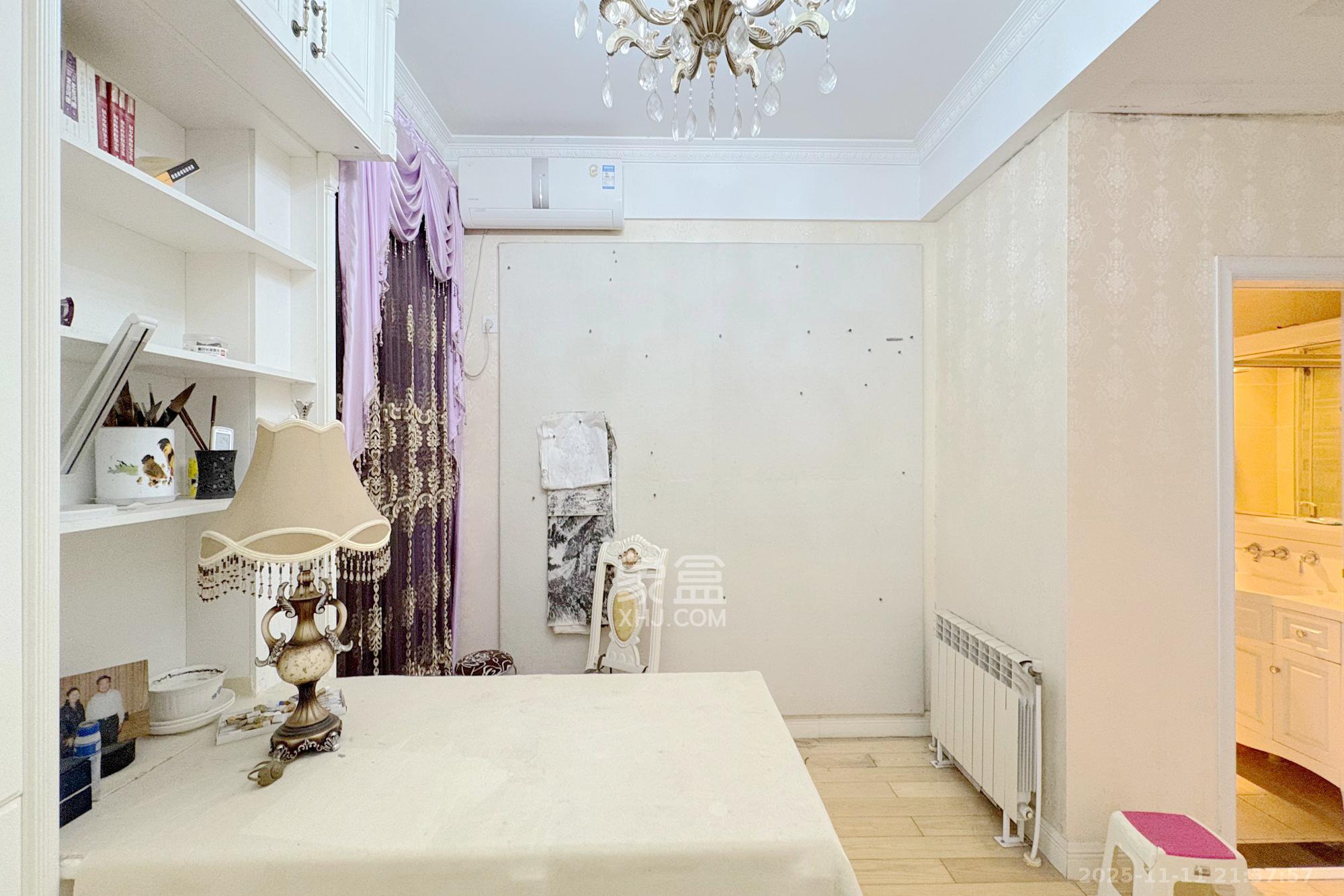 京电花园 5室2厅2卫 240.0万 京电花园 5室2厅2卫 240.0万卧室