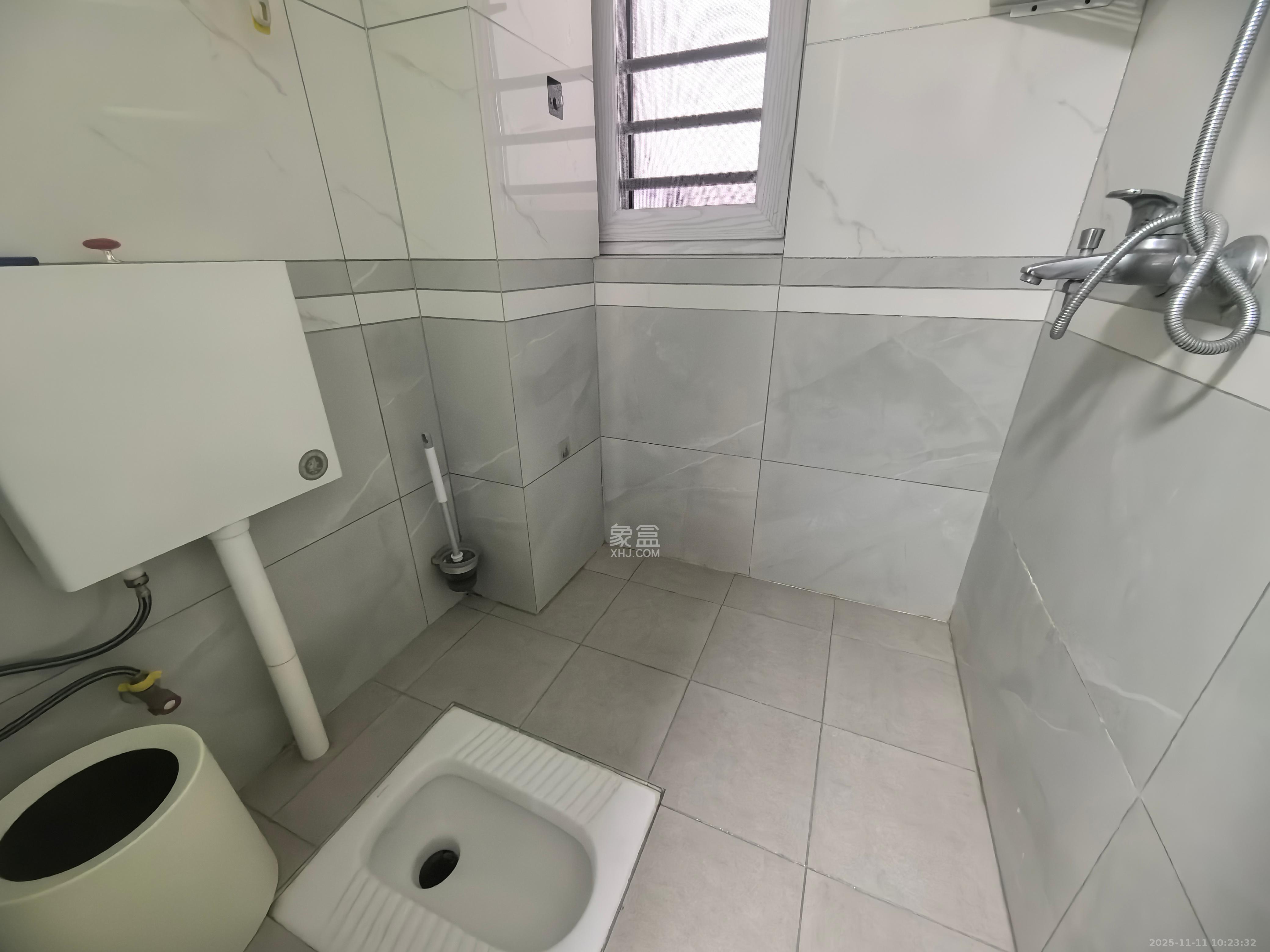 天健城  3室2厅1卫    3700.0元/月室内图