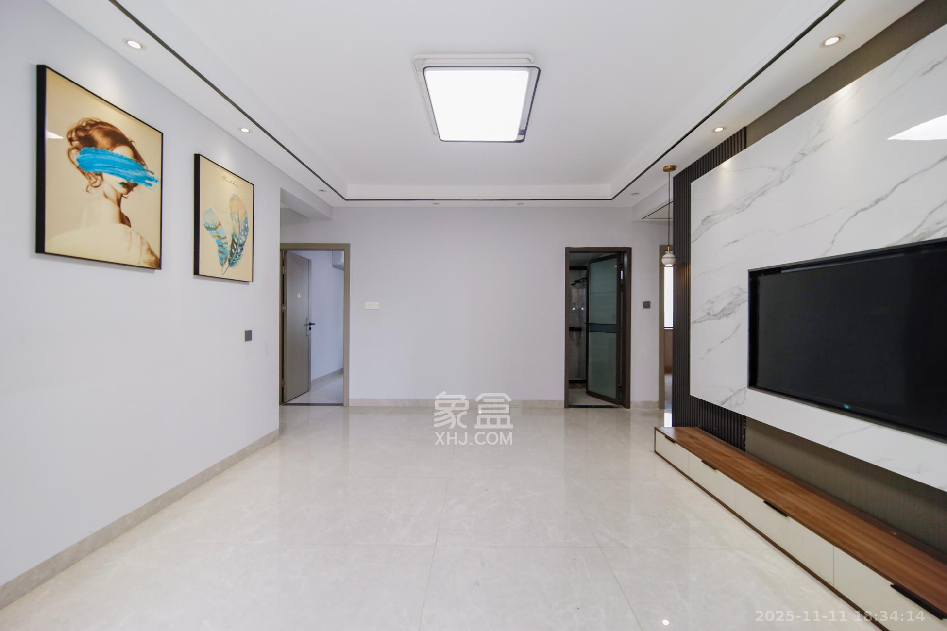 南城印象  4室2厅2卫    118.0万客厅