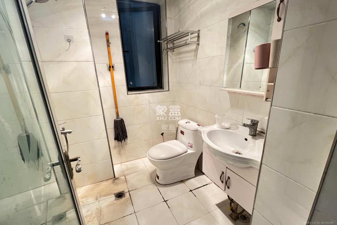 锦泰东环国际 1室1厅1卫 1600.0元/月 锦泰东环国际 1室1厅1卫 1600.0元/月室内图