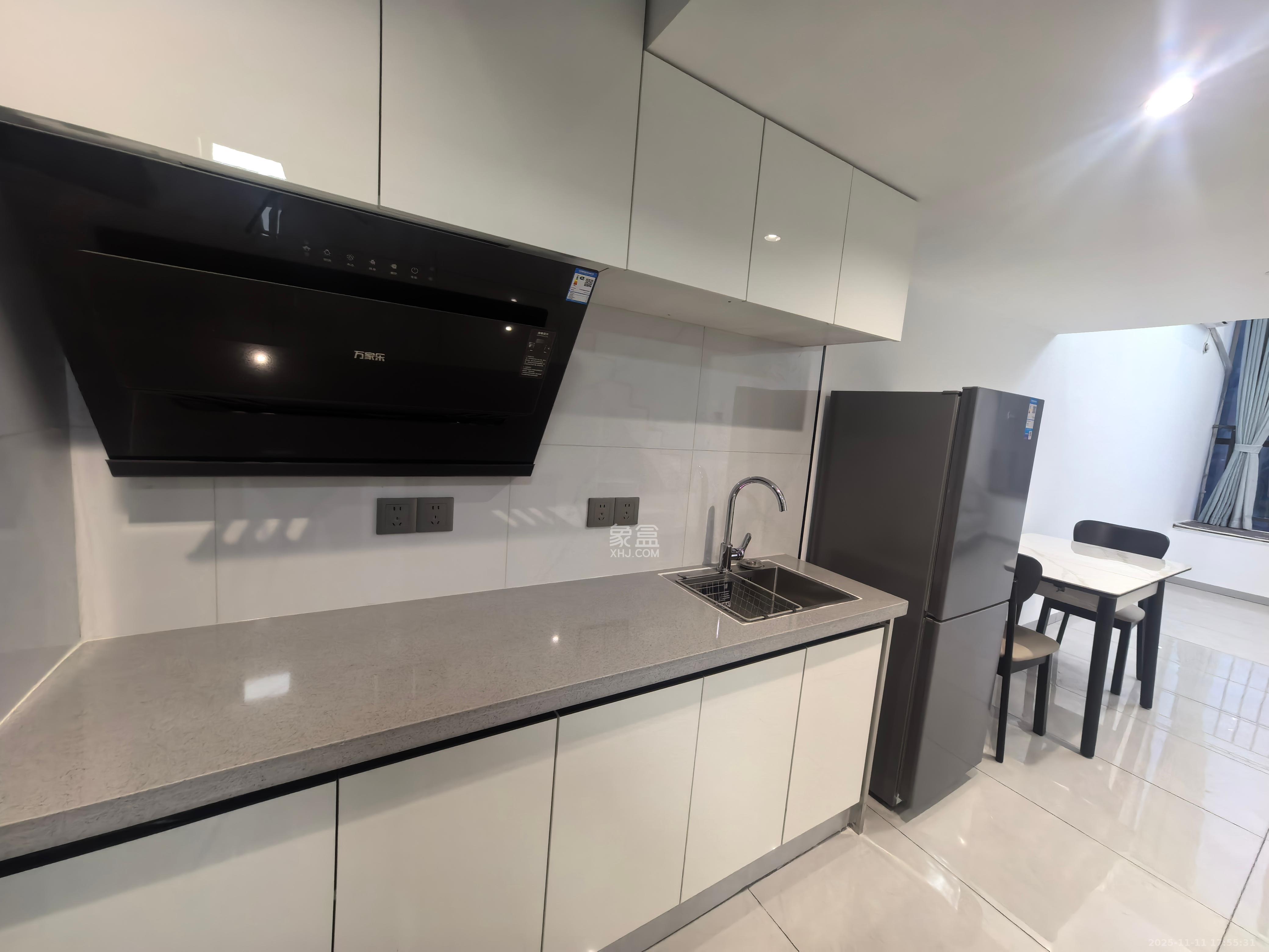 裕天国际商汇中心 1室1厅1卫 1800.0元/月 裕天国际商汇中心 1室1厅1卫 1800.0元/月室内图