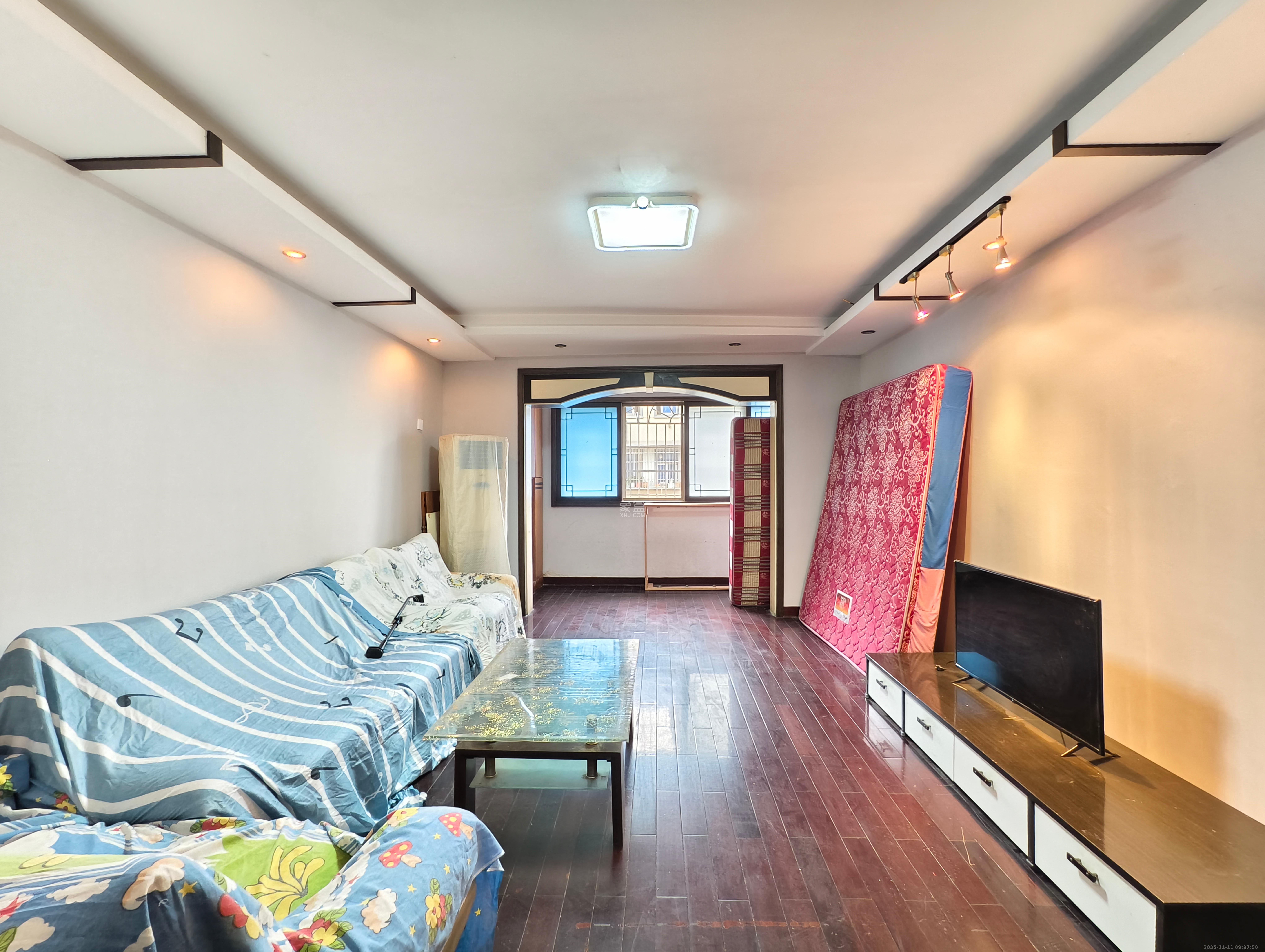 岳银小区(一二三五村) 3室2厅2卫 2400.0元/月 岳银小区(一二三五村) 3室2厅2卫 2400.0元/月室内图