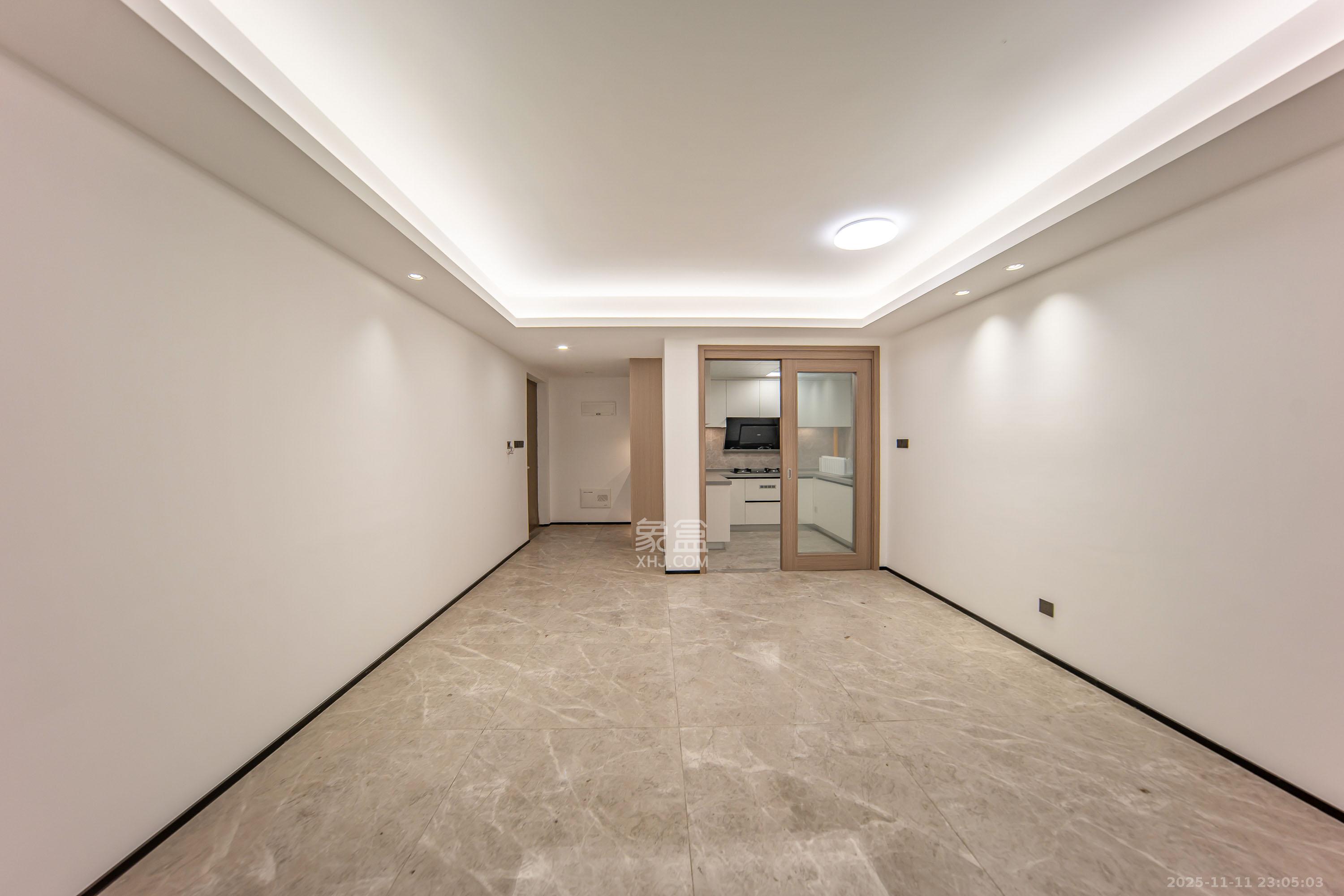 旭辉国宸府  3室2厅2卫    112.0万客厅