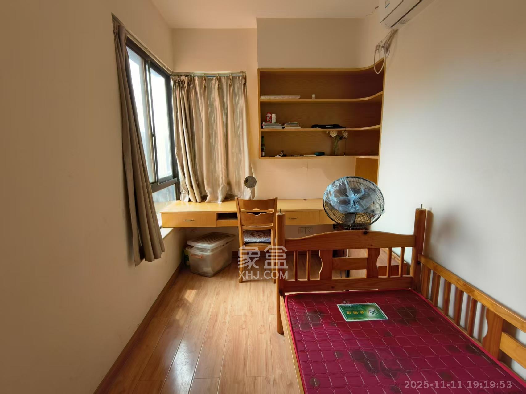 华润凤凰城二期  3室2厅1卫    1800.0元/月室内图