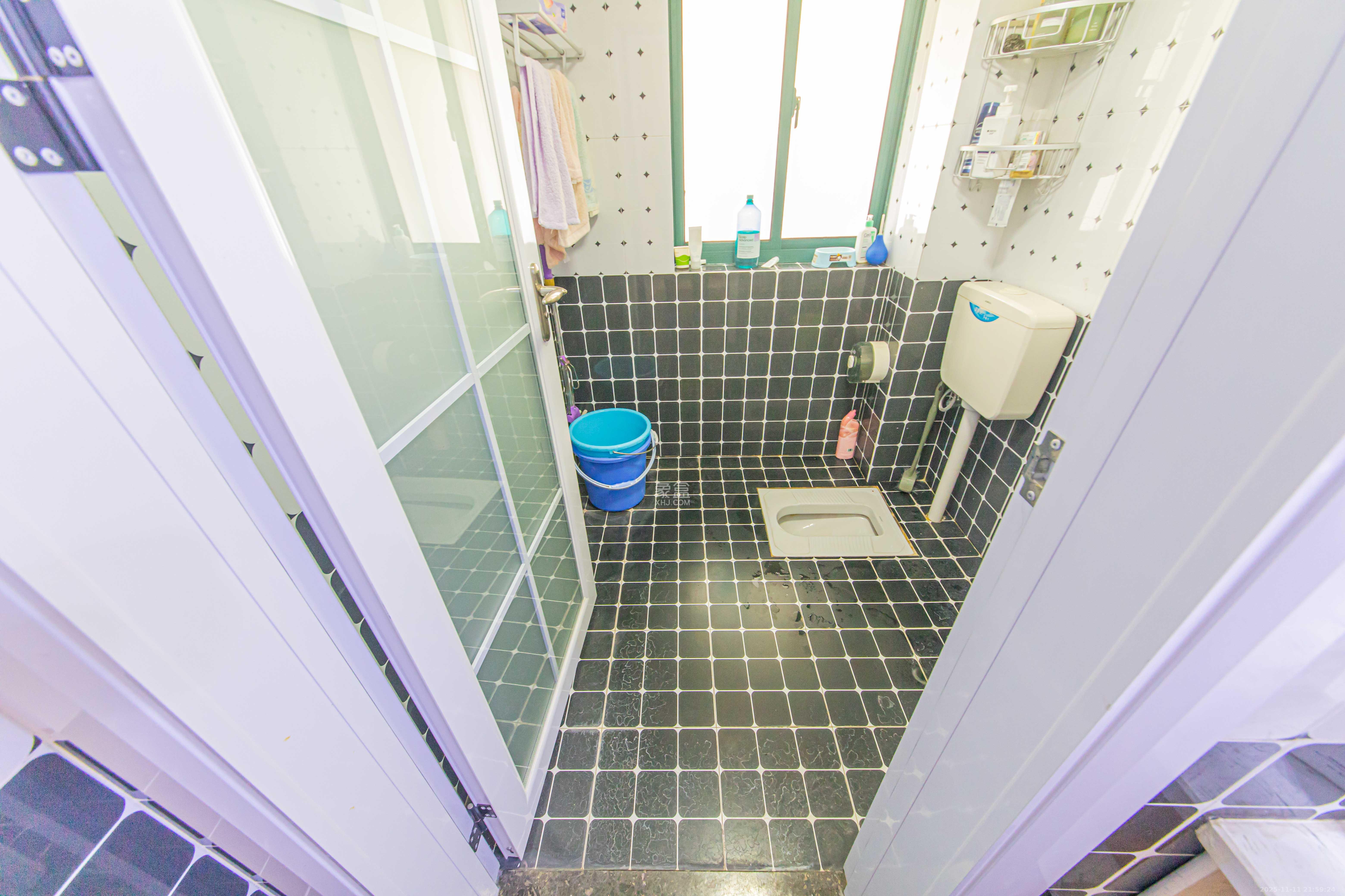 银桂苑  4室2厅2卫    135.0万卫生间