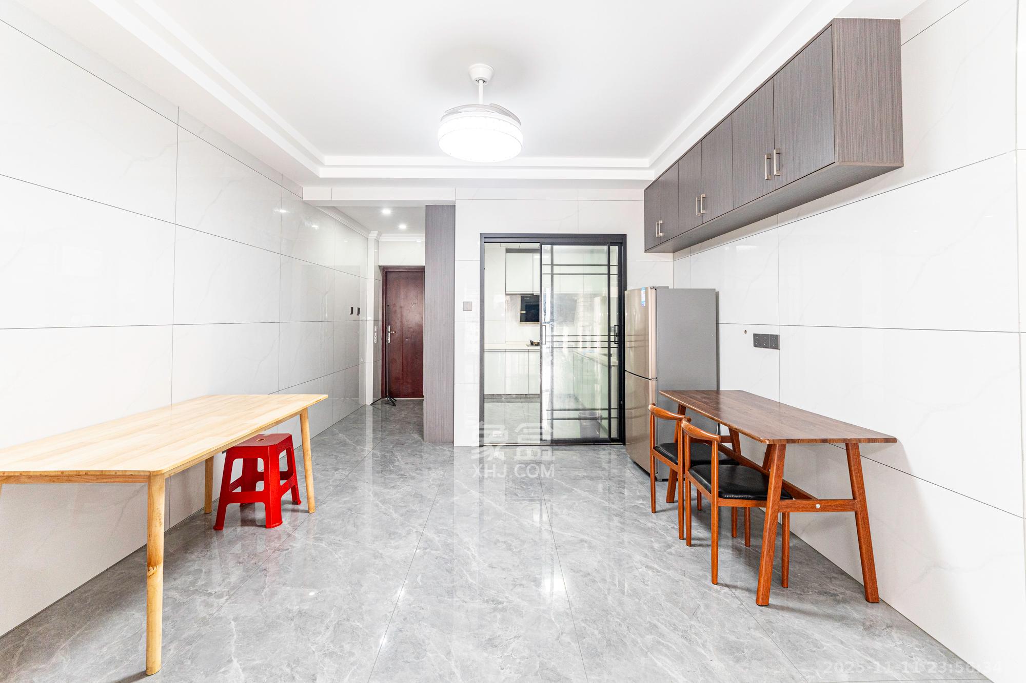 盛地东方芯府  3室2厅2卫    72.8万客厅