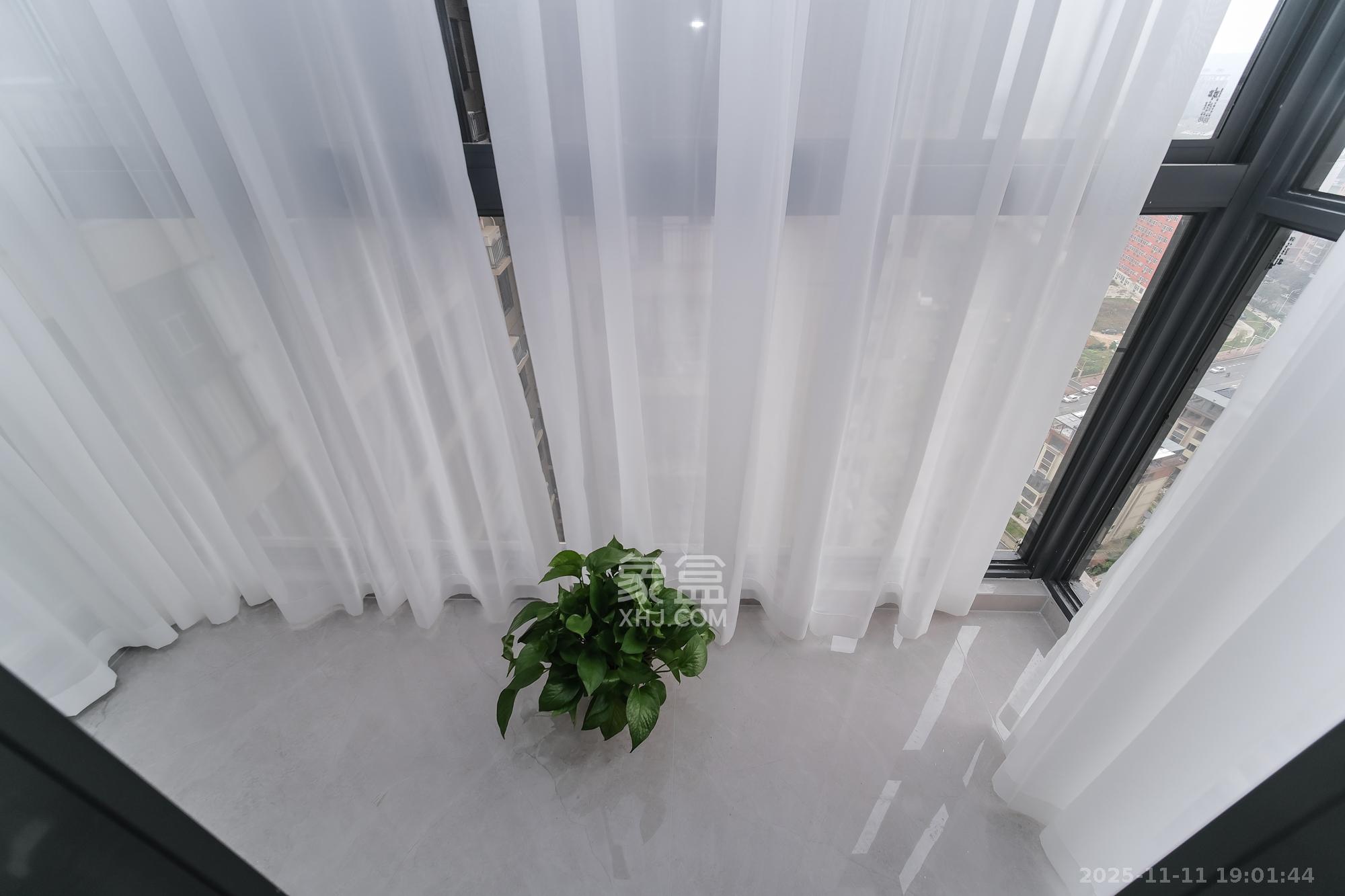 和悦城(蟠龙景苑)  3室2厅2卫    72.8万阳台