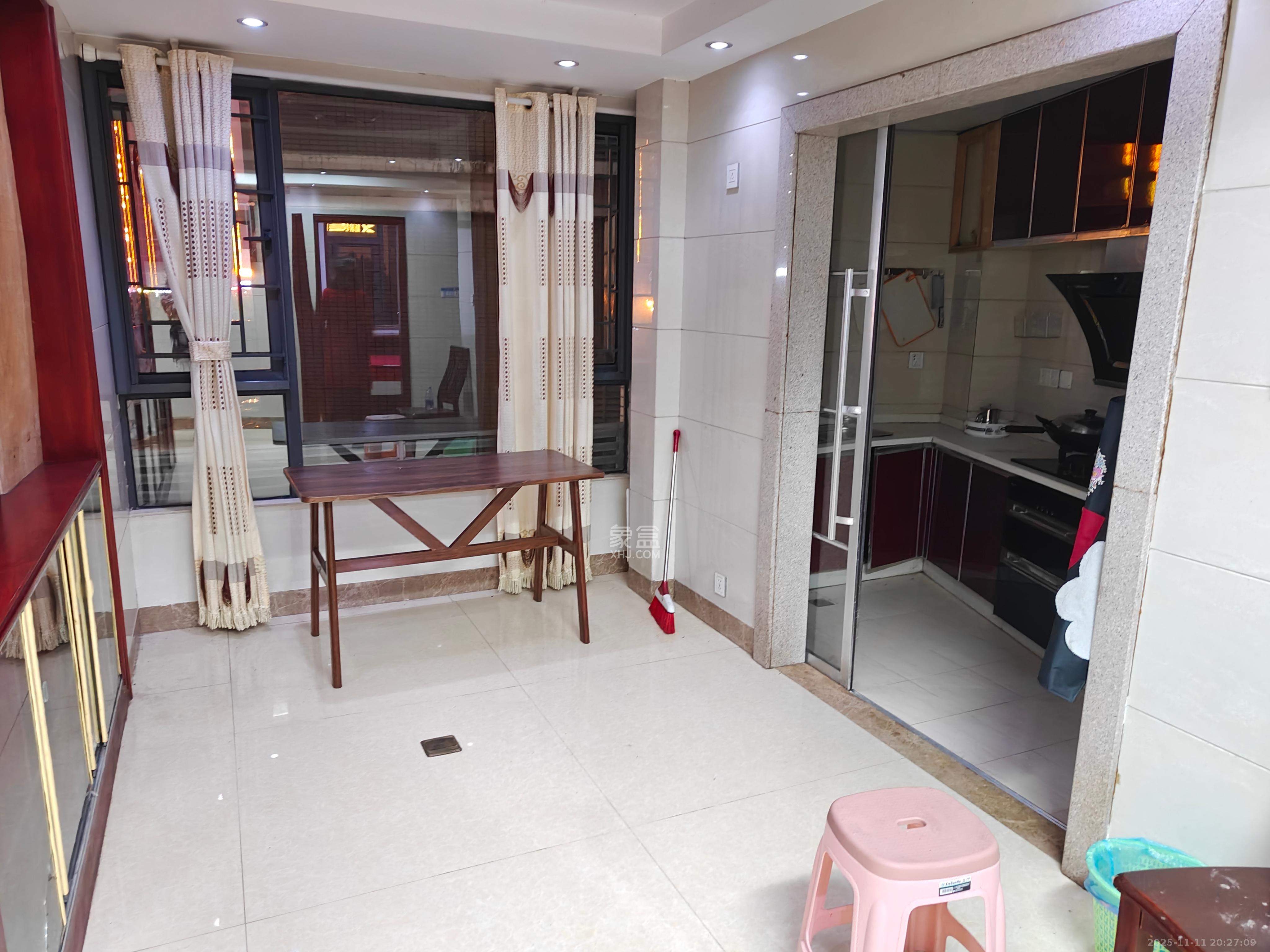 西城龙庭  3室2厅1卫    3000.0元/月