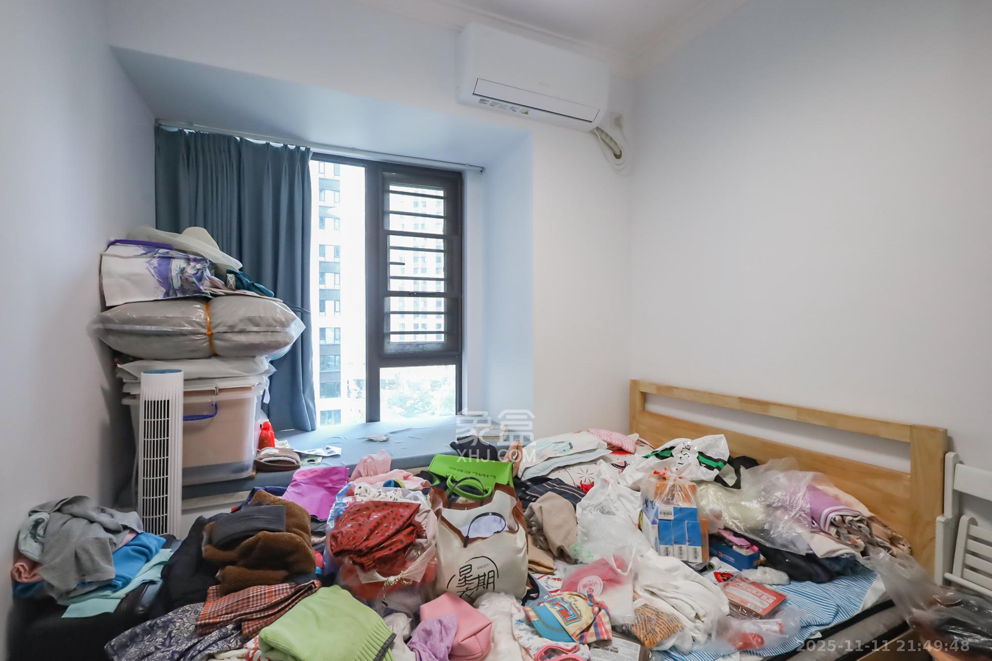 越秀悦湖台  4室2厅2卫    248.5万卧室