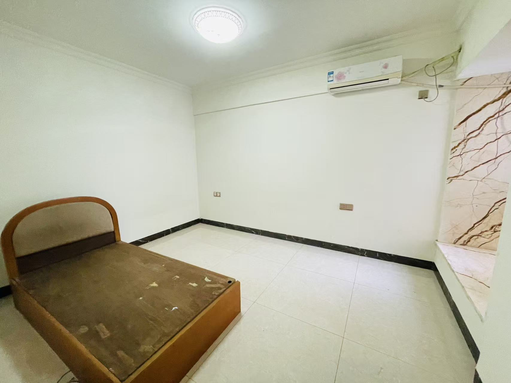 金沙大厦（金垦横路3号)  2室1厅1卫    2500.0元/月