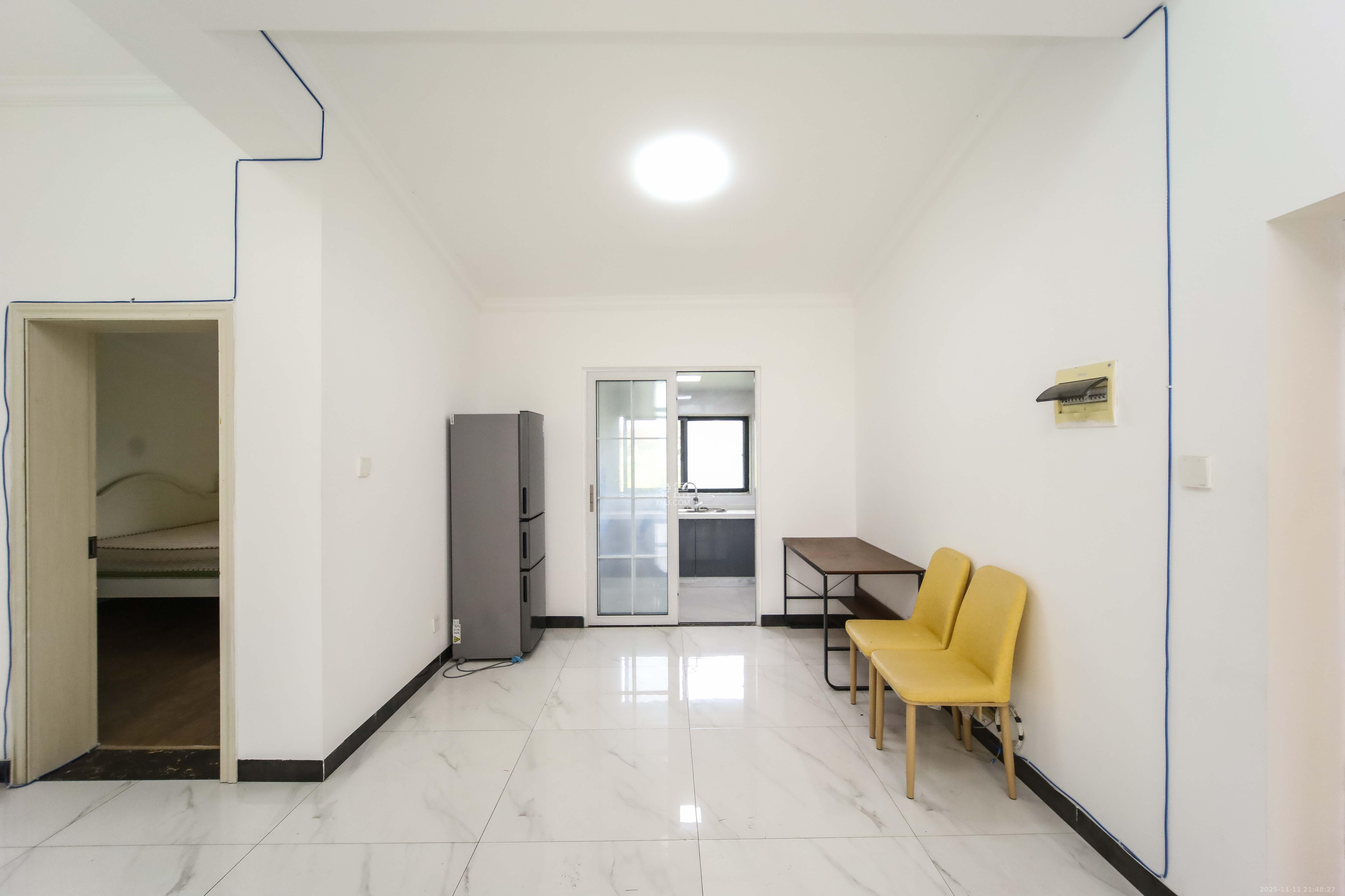 西街花园 2室2厅1卫 86.0万 西街花园 2室2厅1卫 86.0万客厅