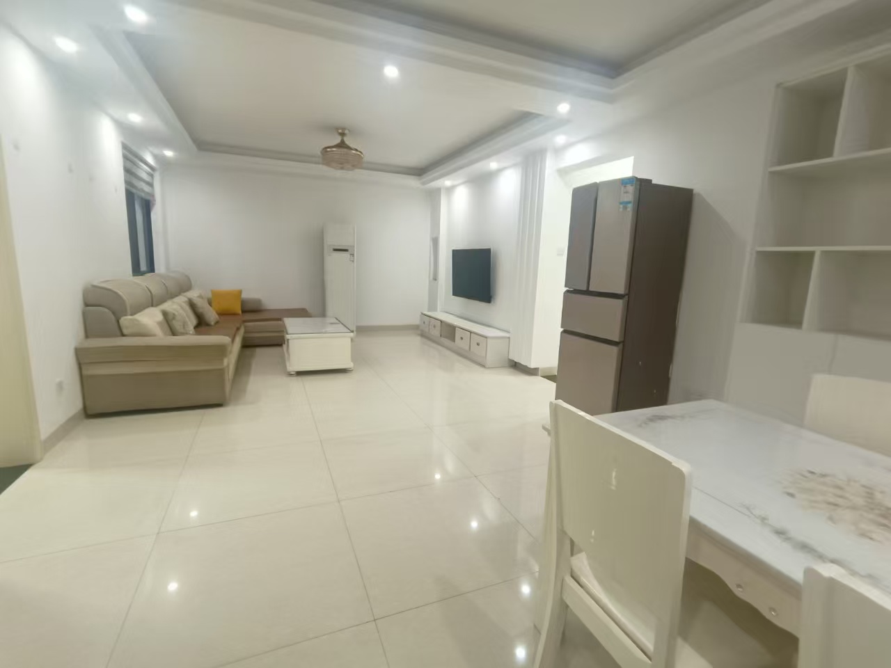 旺佳华府 3室2厅2卫 1700.0元/月 旺佳华府 3室2厅2卫 1700.0元/月室内图