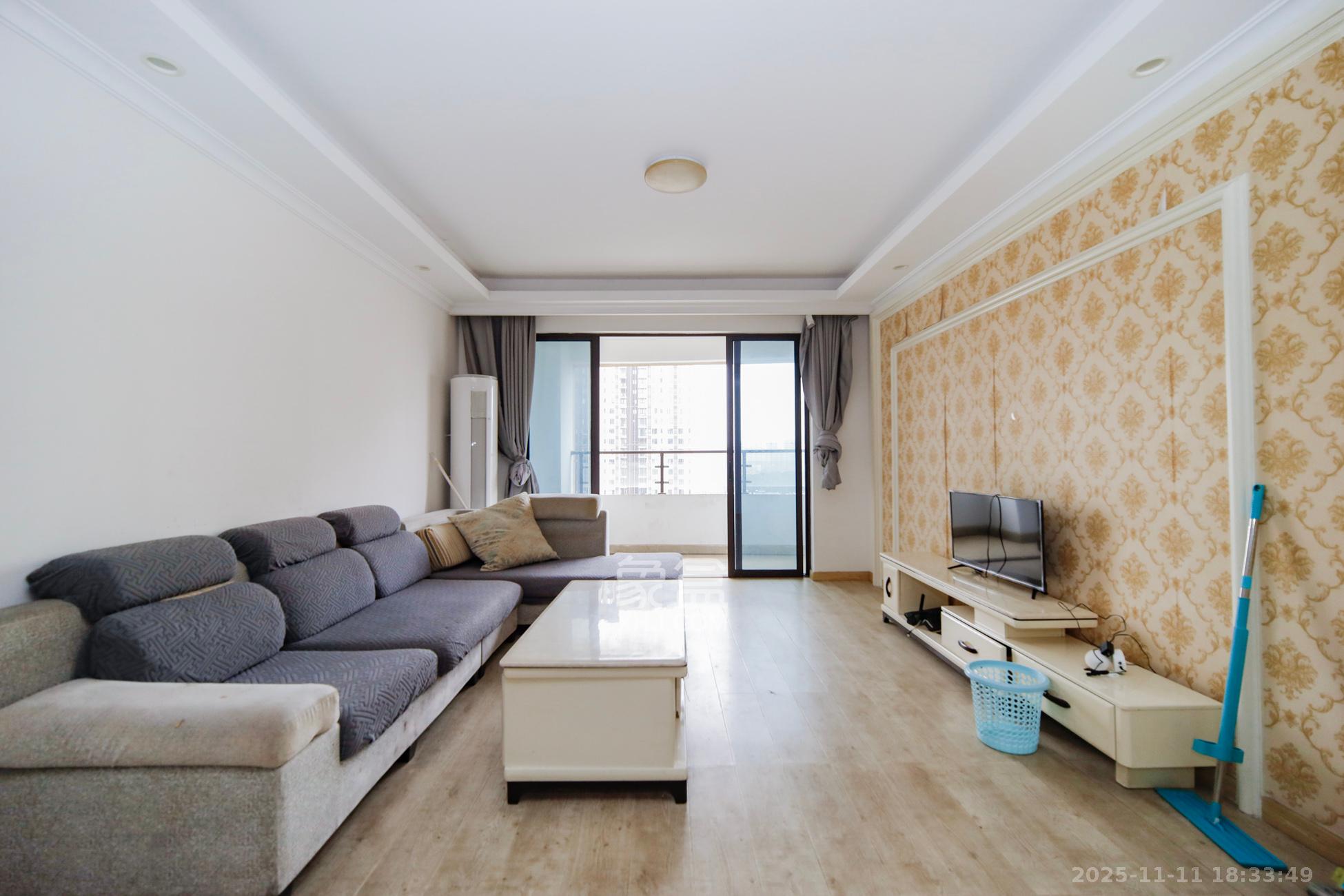 五江天街南区  3室2厅1卫    82.0万