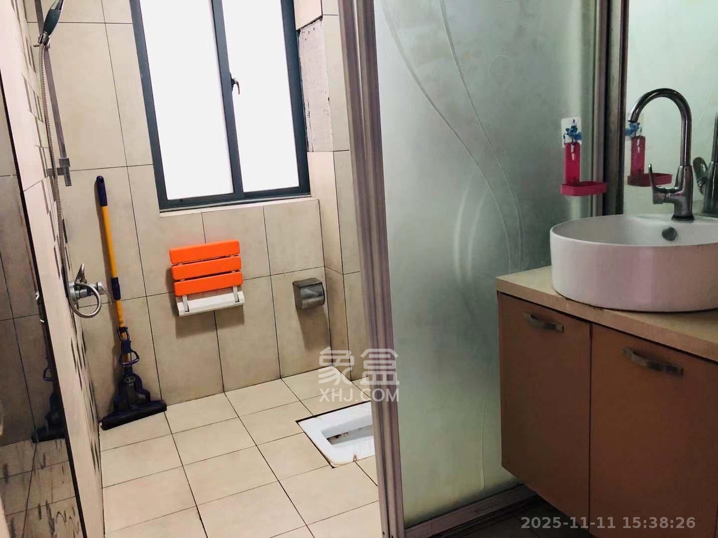 西子花苑  1室2厅1卫    2300.0元/月室内图