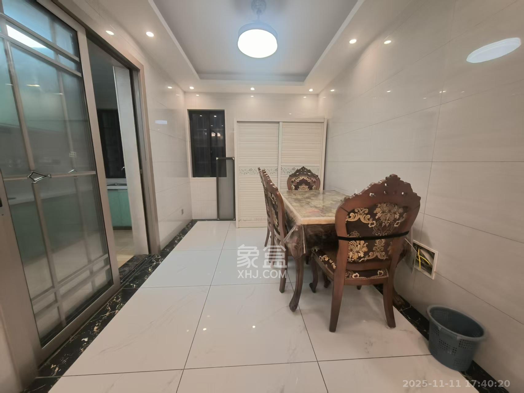 联丰苑  3室2厅2卫    2000.0元/月室内图