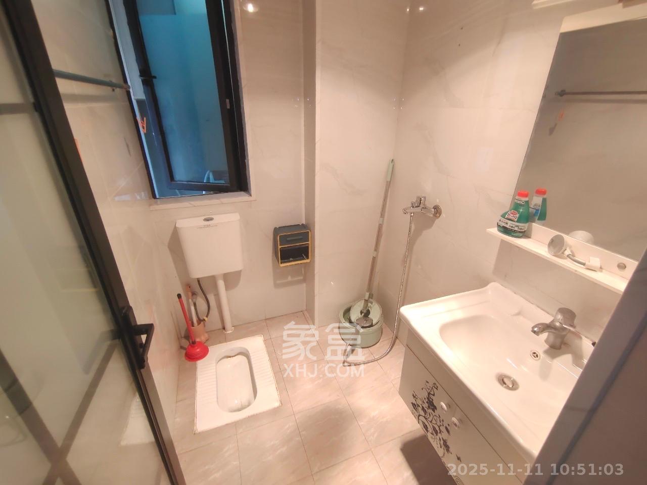 新新花园  2室1厅1卫    2100.0元/月室内图