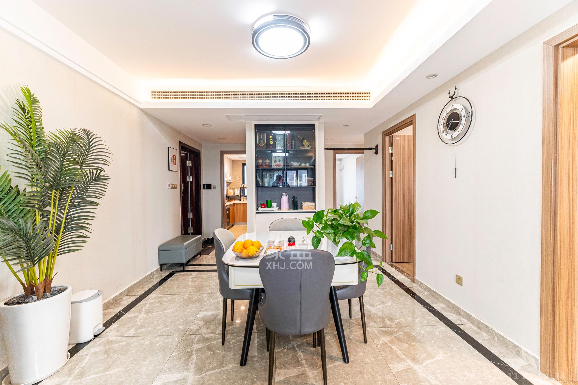 华远碧桂园海蓝城  4室2厅2卫    102.0万客厅