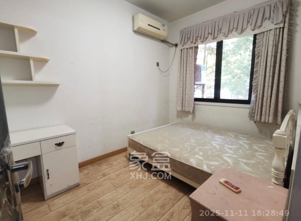 阳光100三期  2室2厅1卫    2400.0元/月室内图