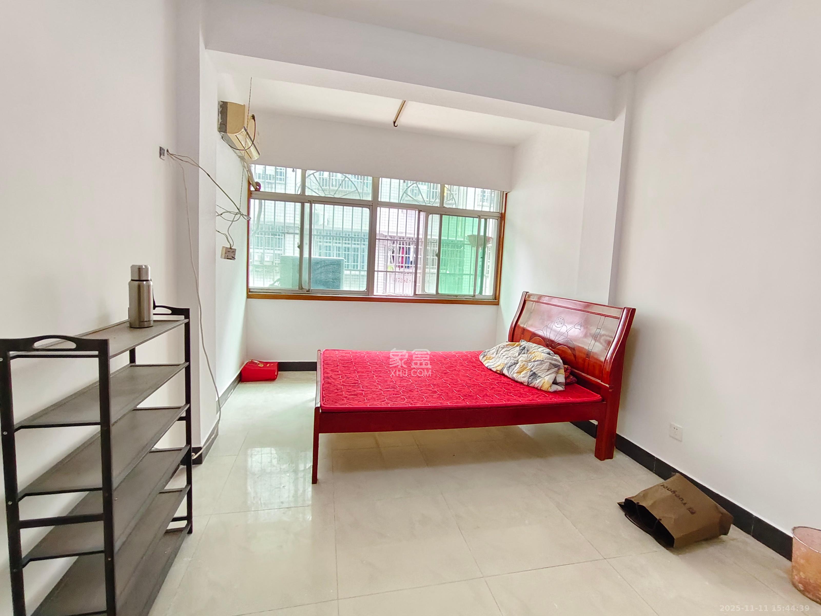 马王堆陶瓷城新合区  3室2厅1卫    1800.0元/月室内图